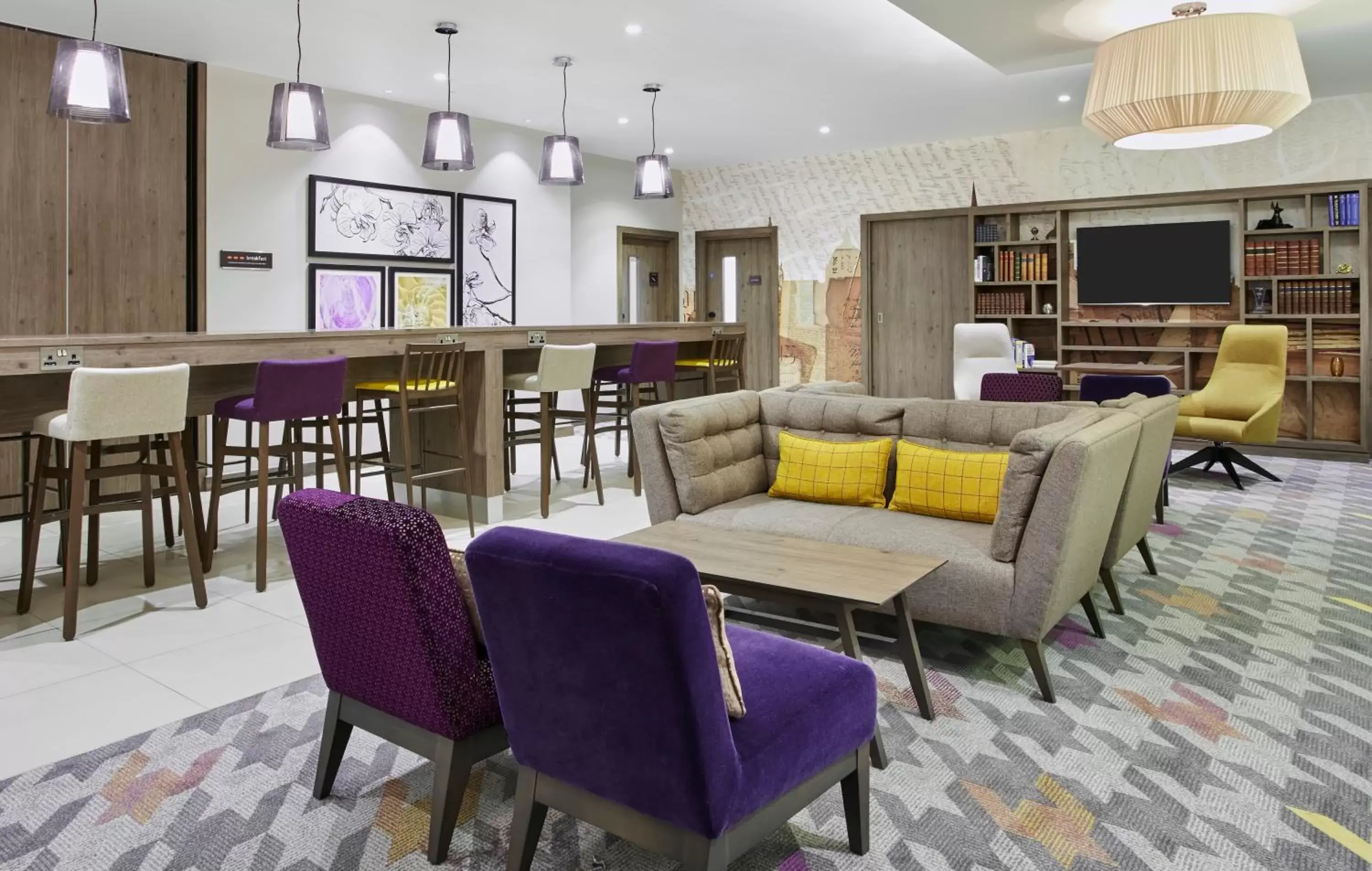 Seating area, Lounge/Bar in Hampton by Hilton Oxford