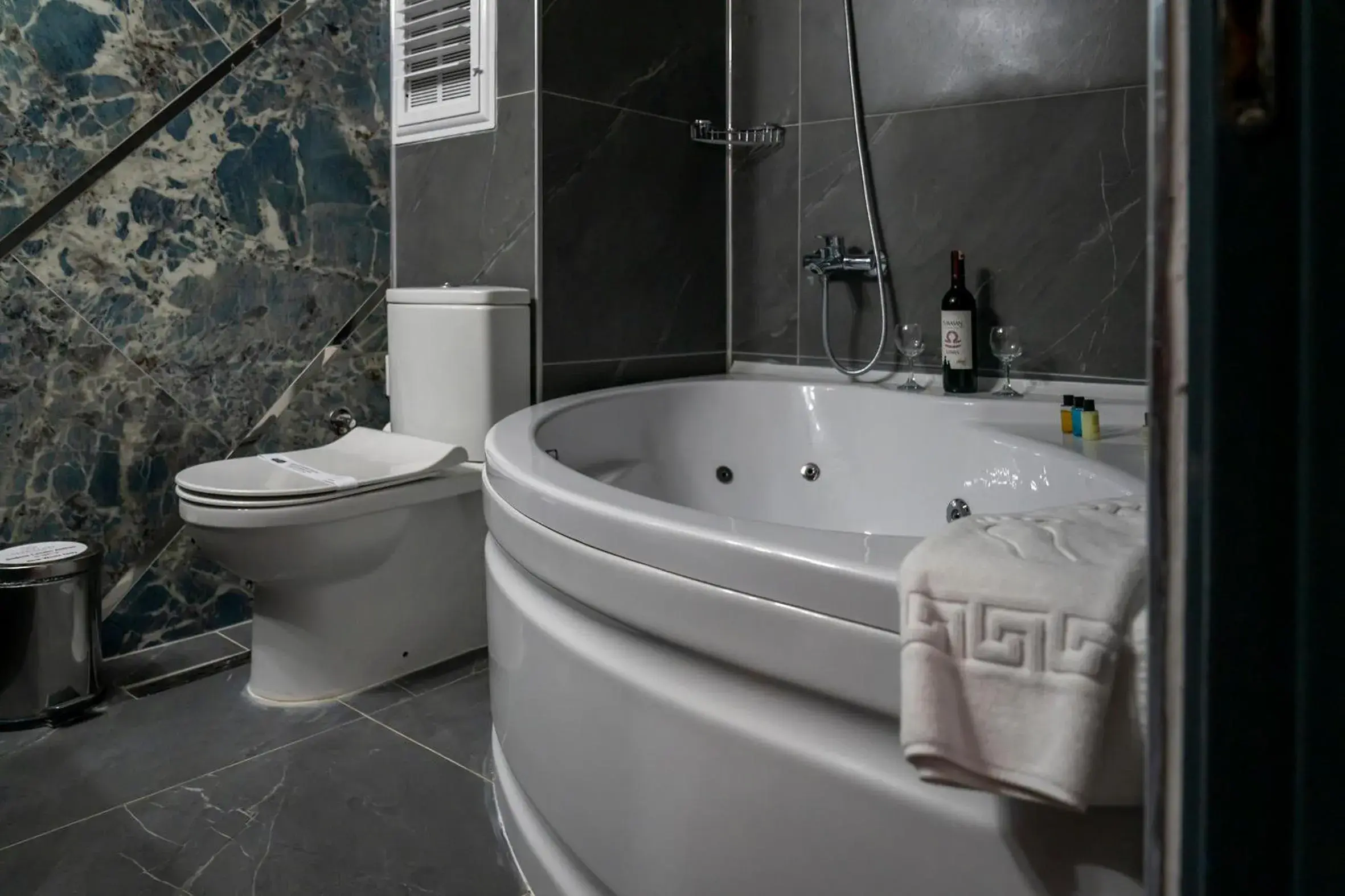 Bath, Bathroom in SIGNATURE GARDEN AVANOS Hotel & SPA