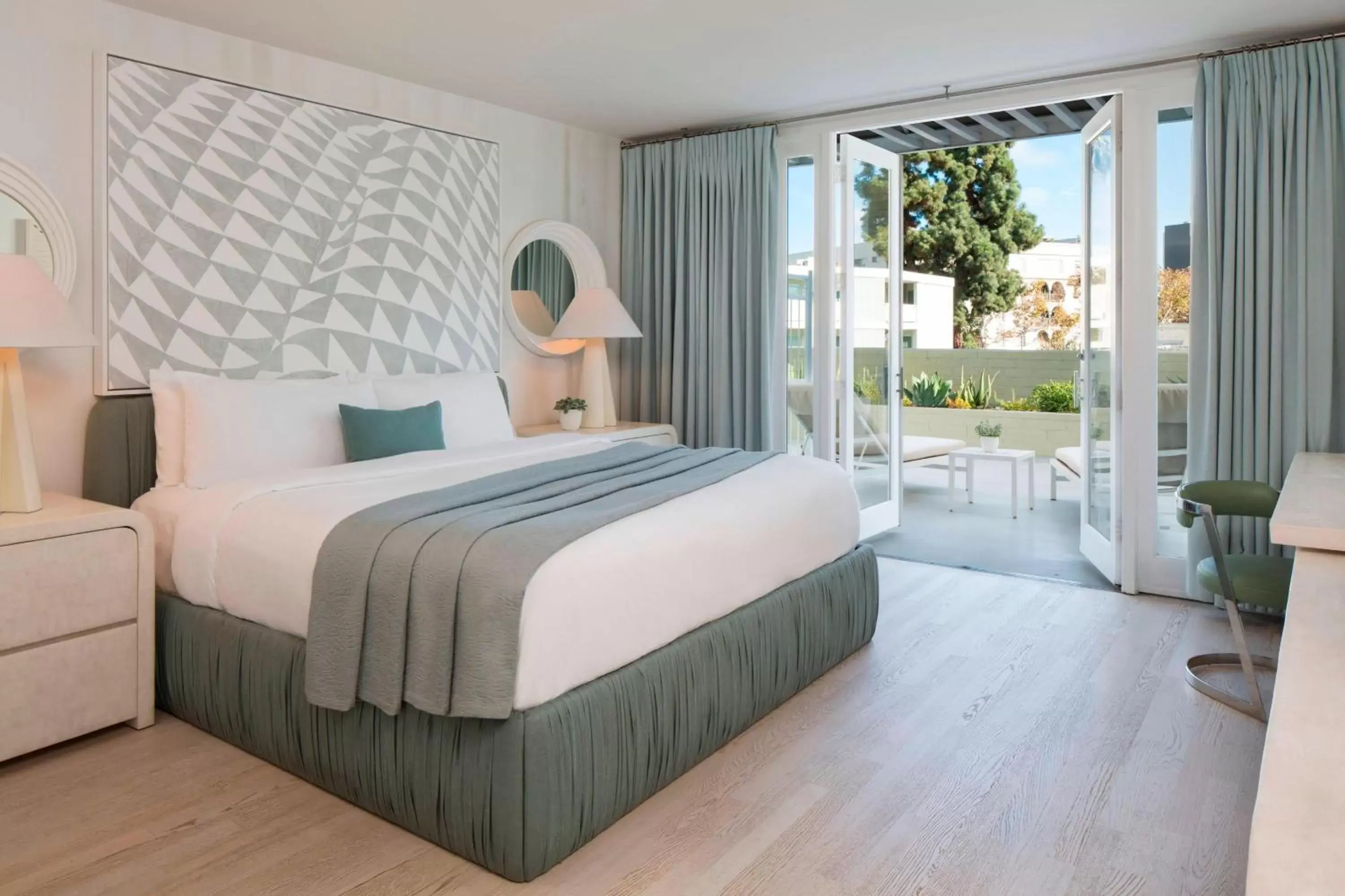 Photo of the whole room, Bed in Avalon Hotel Beverly Hills, a Member of Design Hotels