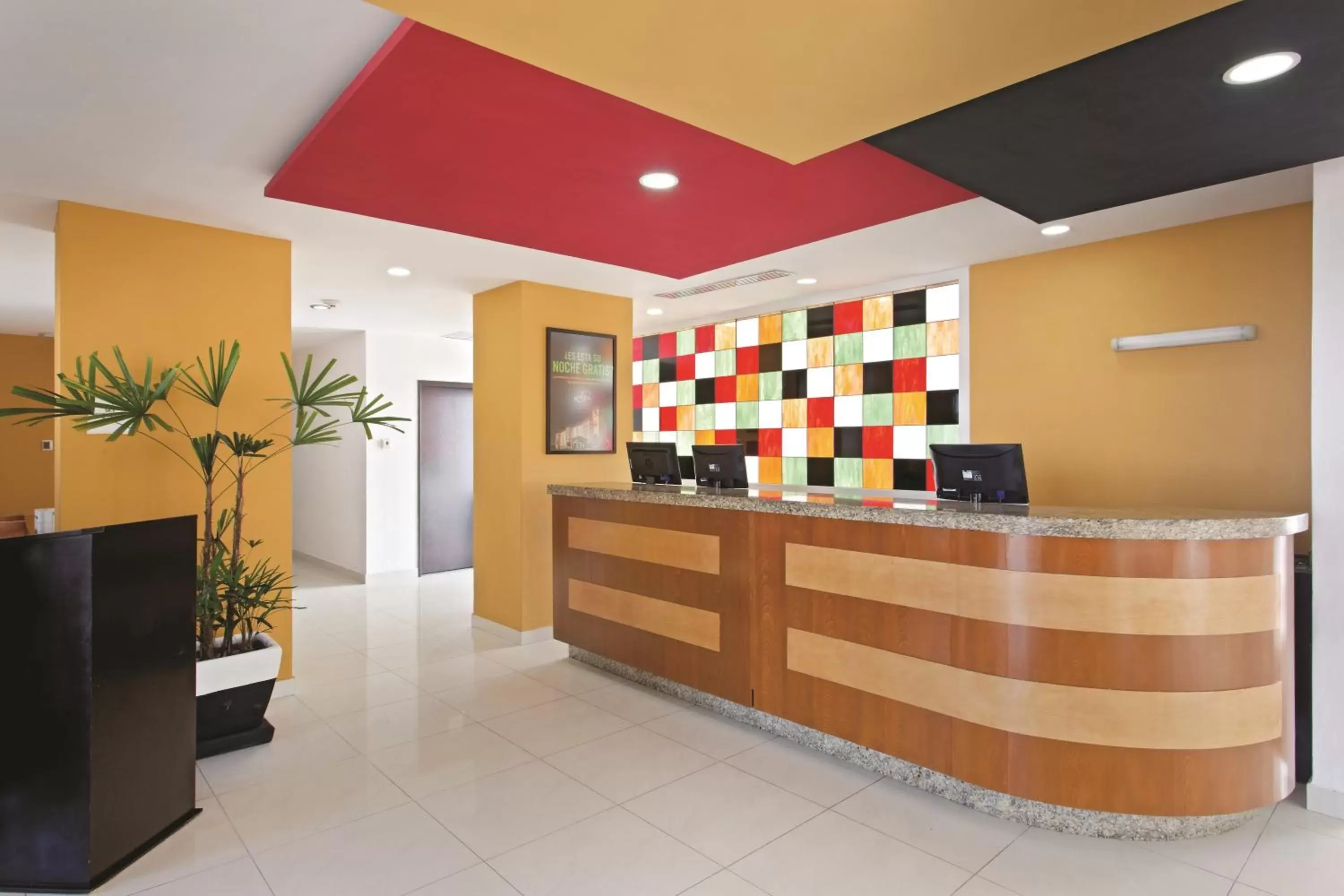 Lobby or reception, Lobby/Reception in La Quinta by Wyndham Puebla Palmas Angelopolis