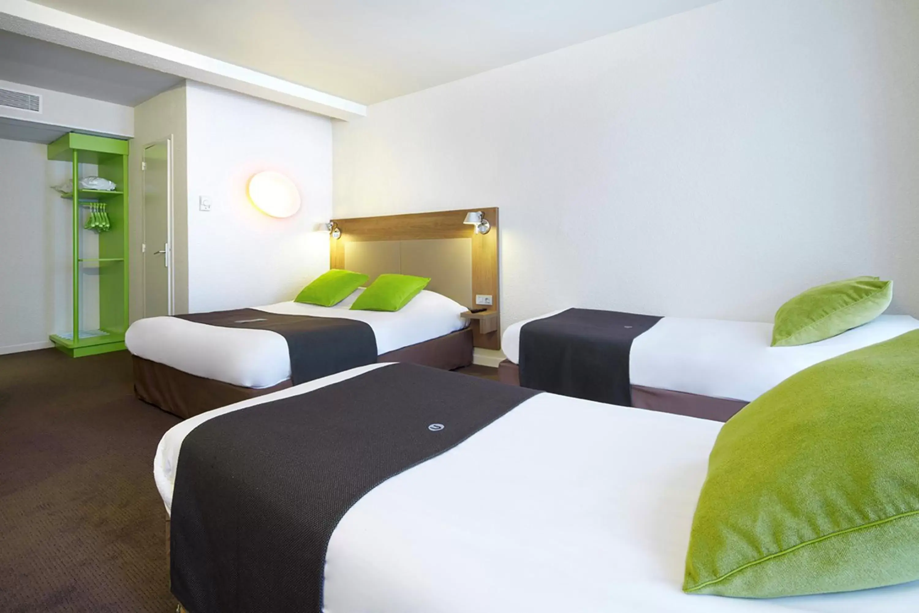 Bedroom, Bed in Campanile Lyon Centre - Gare Perrache - Confluence