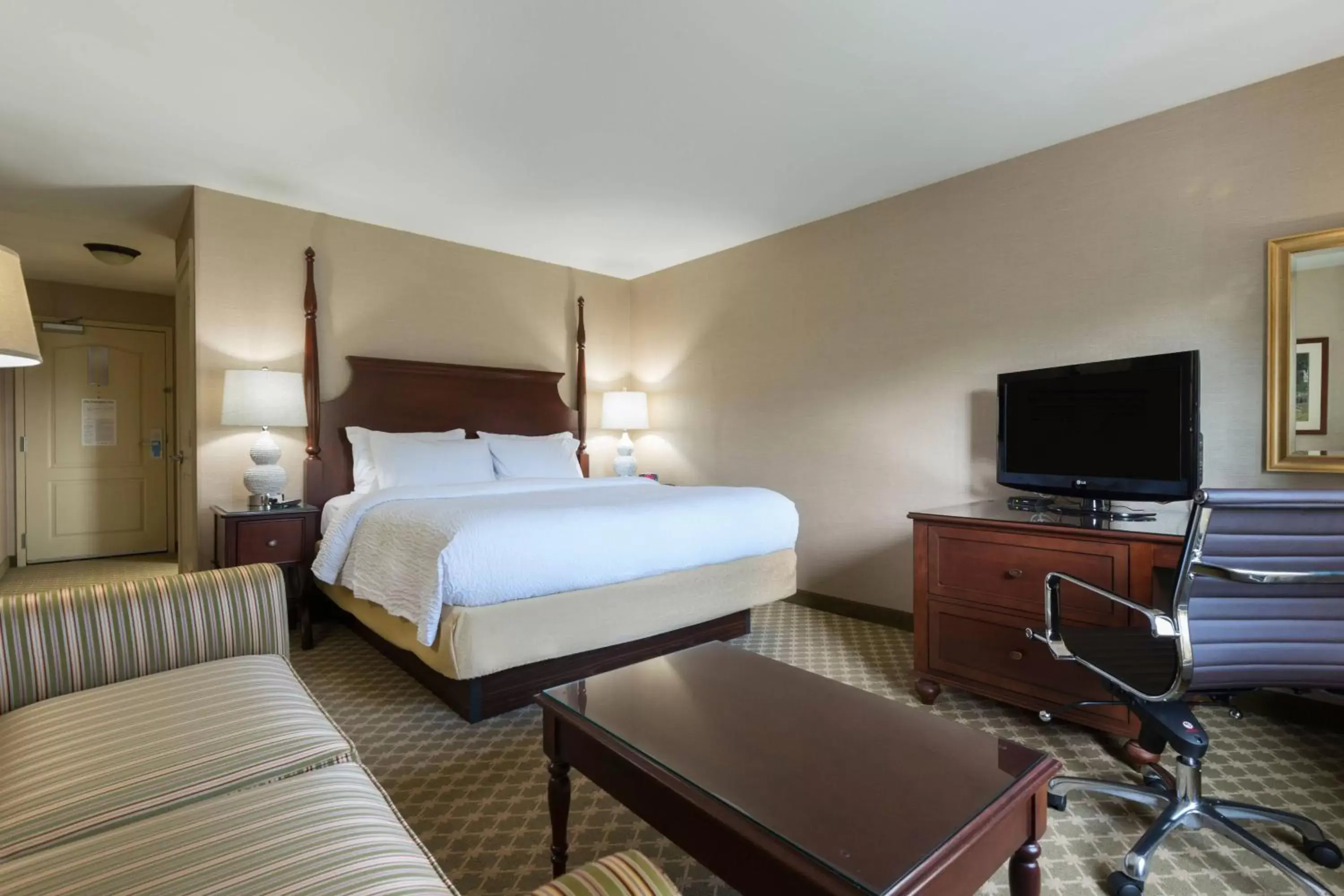 Photo of the whole room, TV/Entertainment Center in Fairfield Inn by Marriott Boston Sudbury