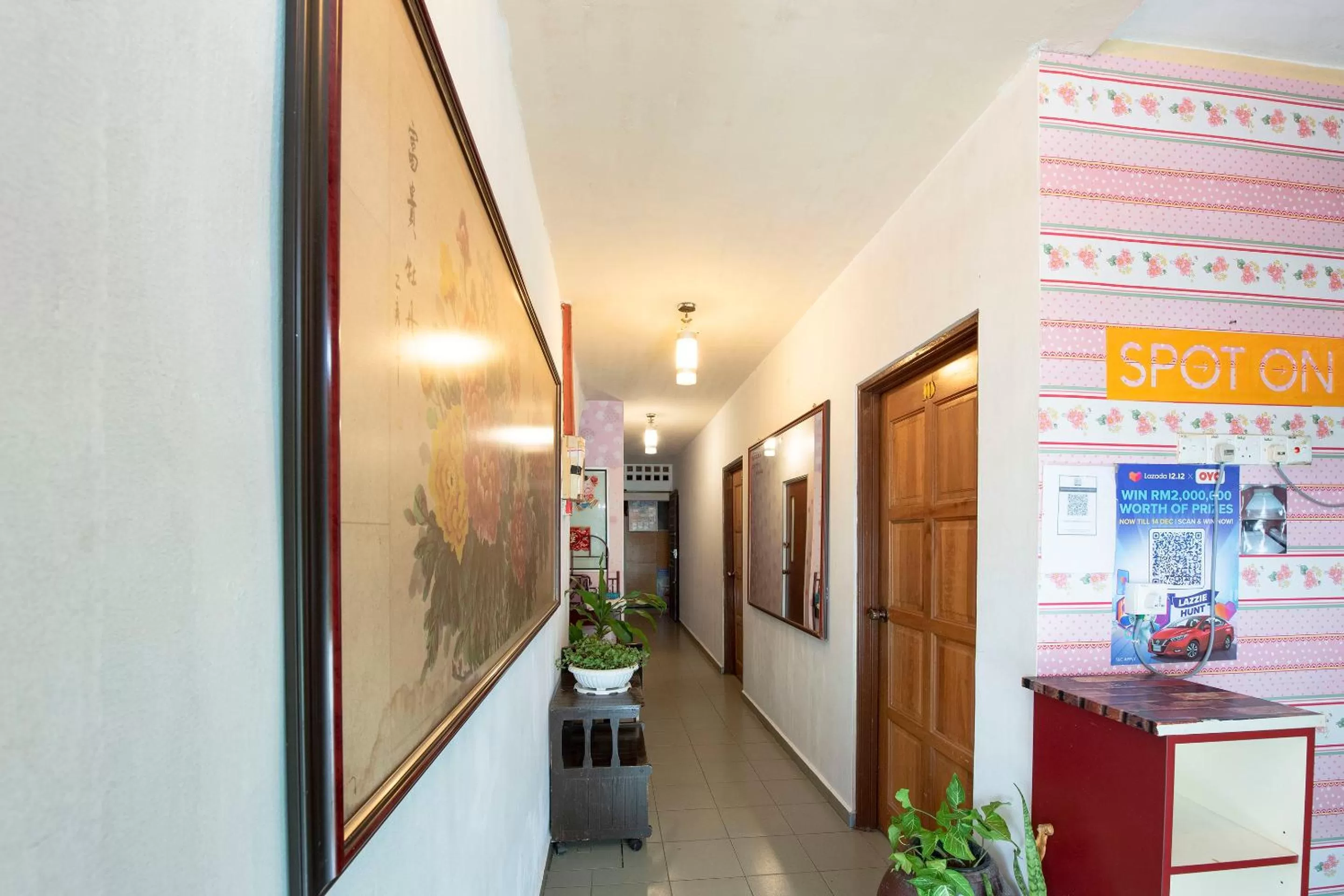 Lobby or reception in SPOT ON 90305 Hen Hen Hotel