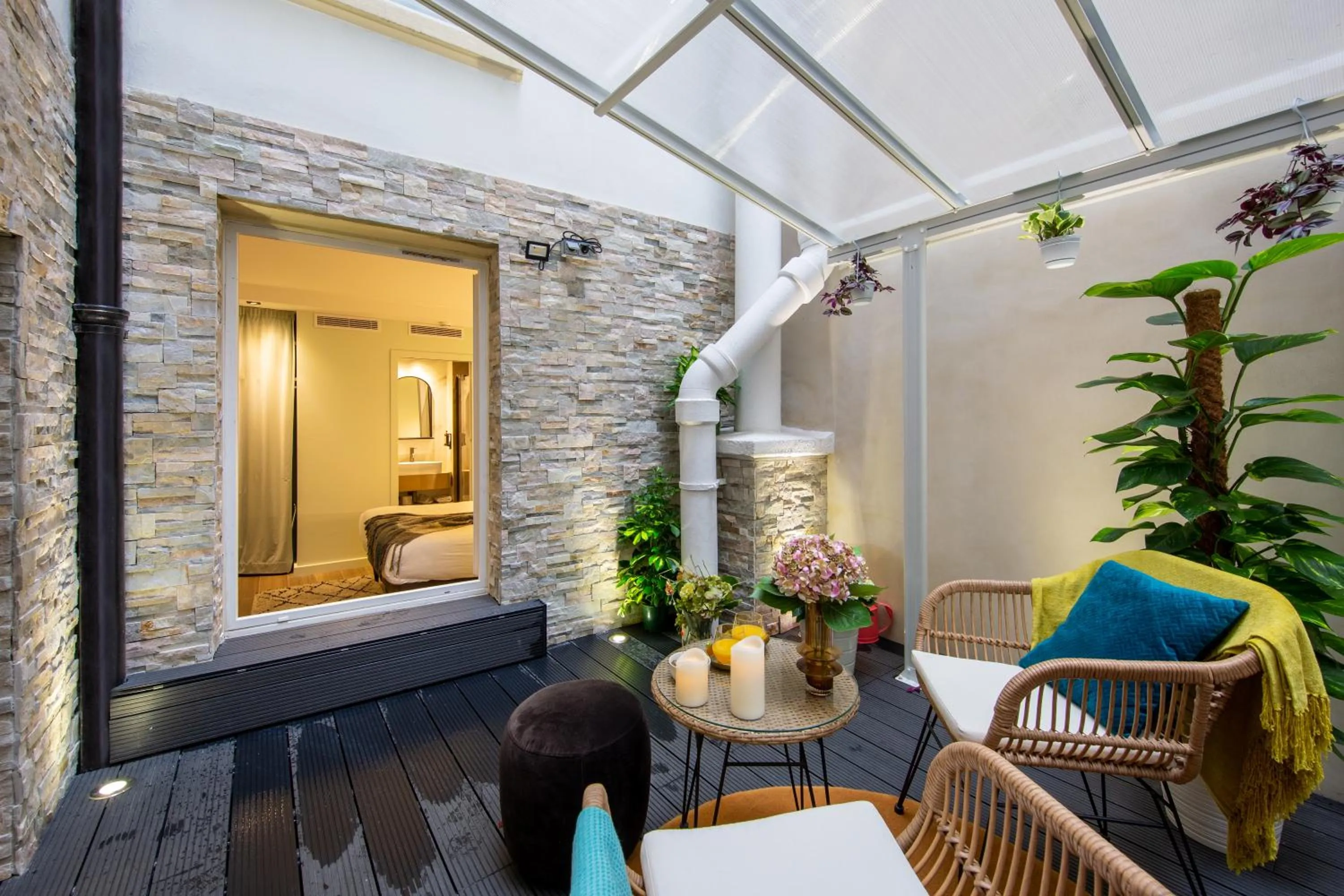 Patio in Hôtel Veryste & Spa Paris