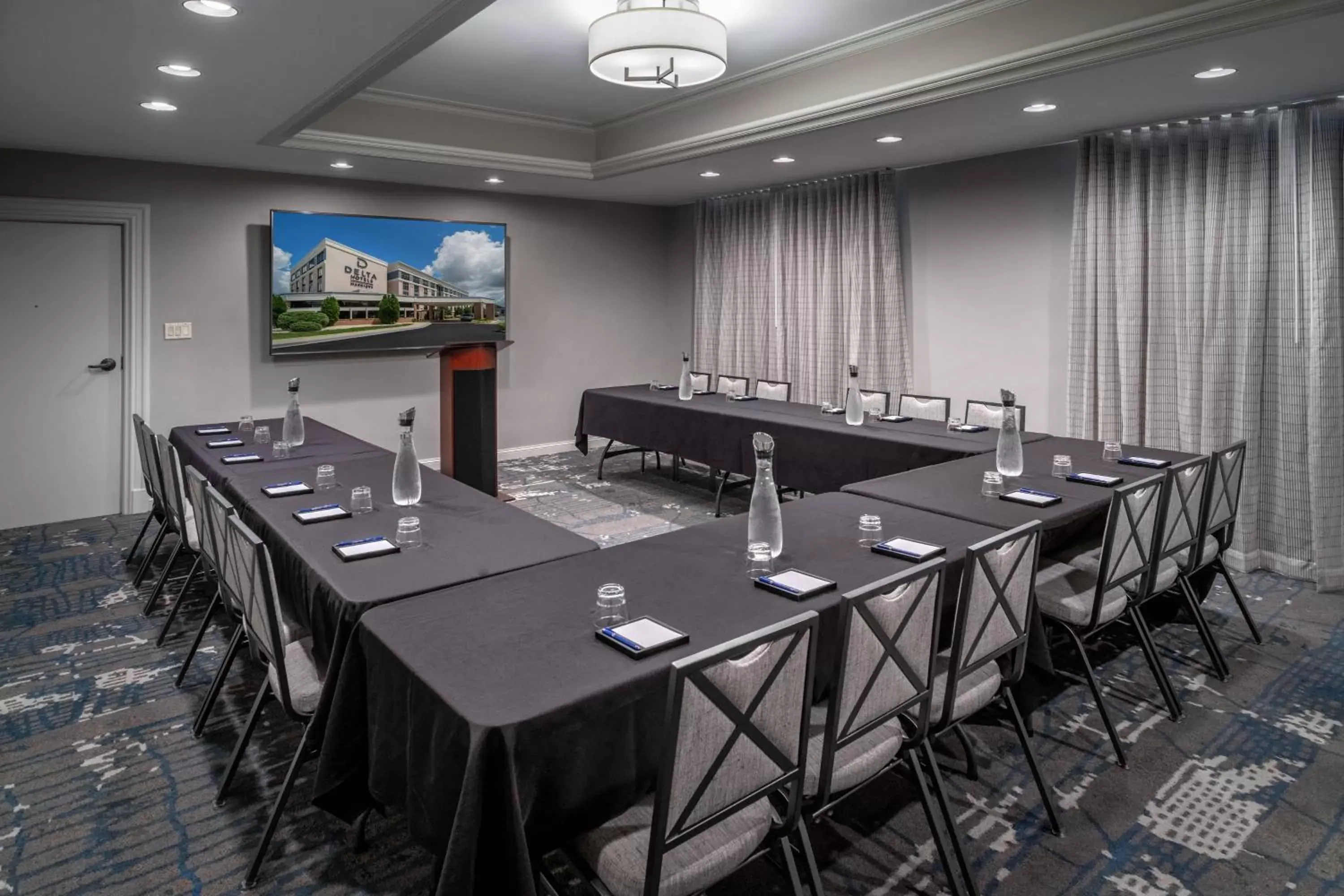 Meeting/conference room in Delta Hotels Huntington Downtown