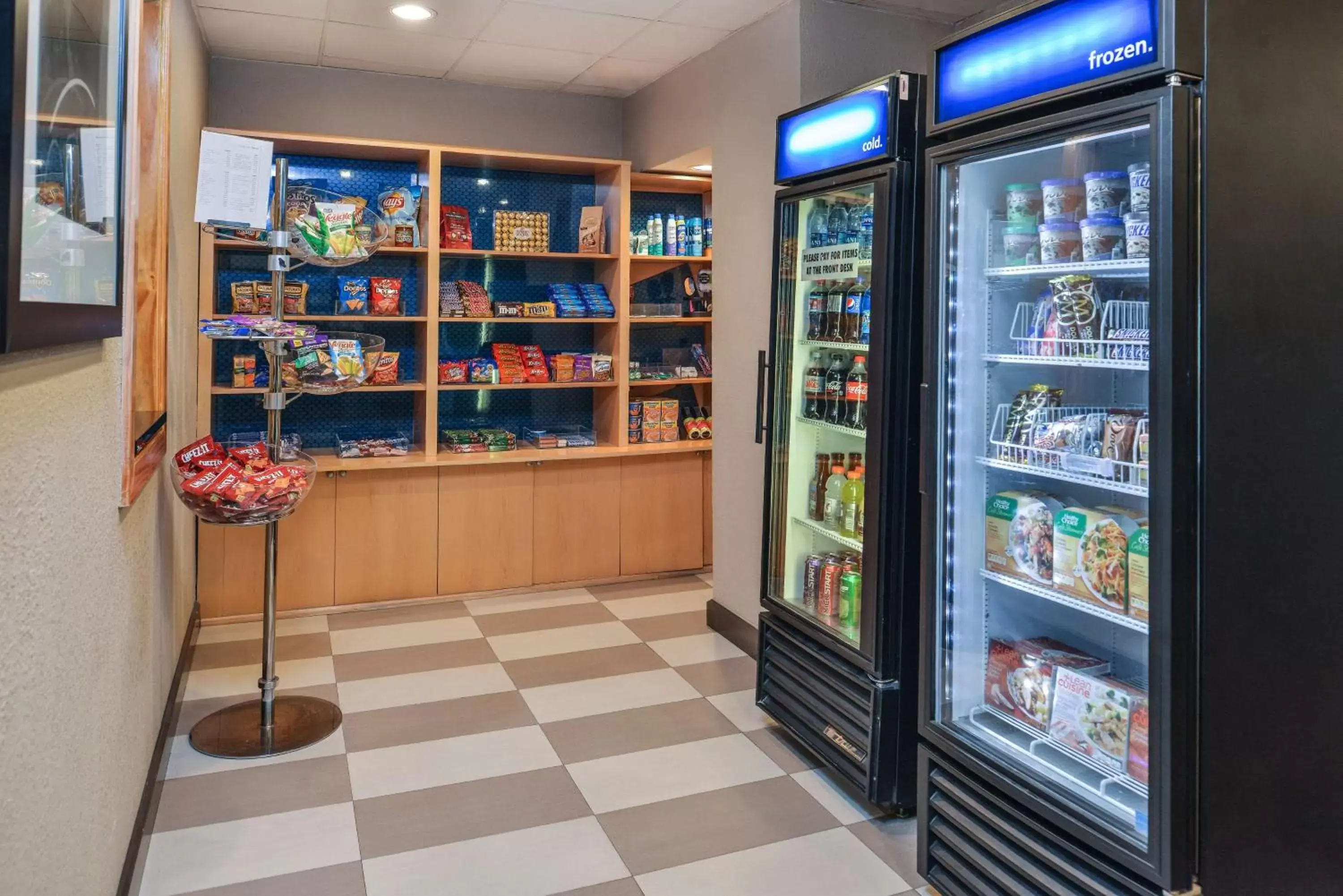 Restaurant/places to eat in Hampton Inn Closest to Universal Orlando Restaurant/places to eat in Hampton Inn Closest to Universal Orlando