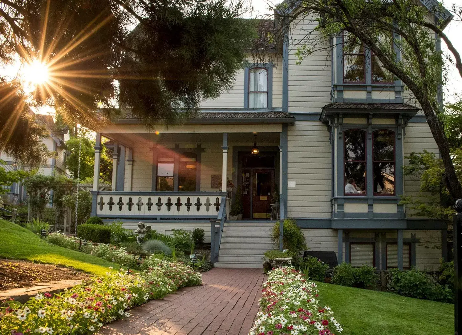 Facade/entrance in Winchester Inn Facade/entrance in Winchester Inn