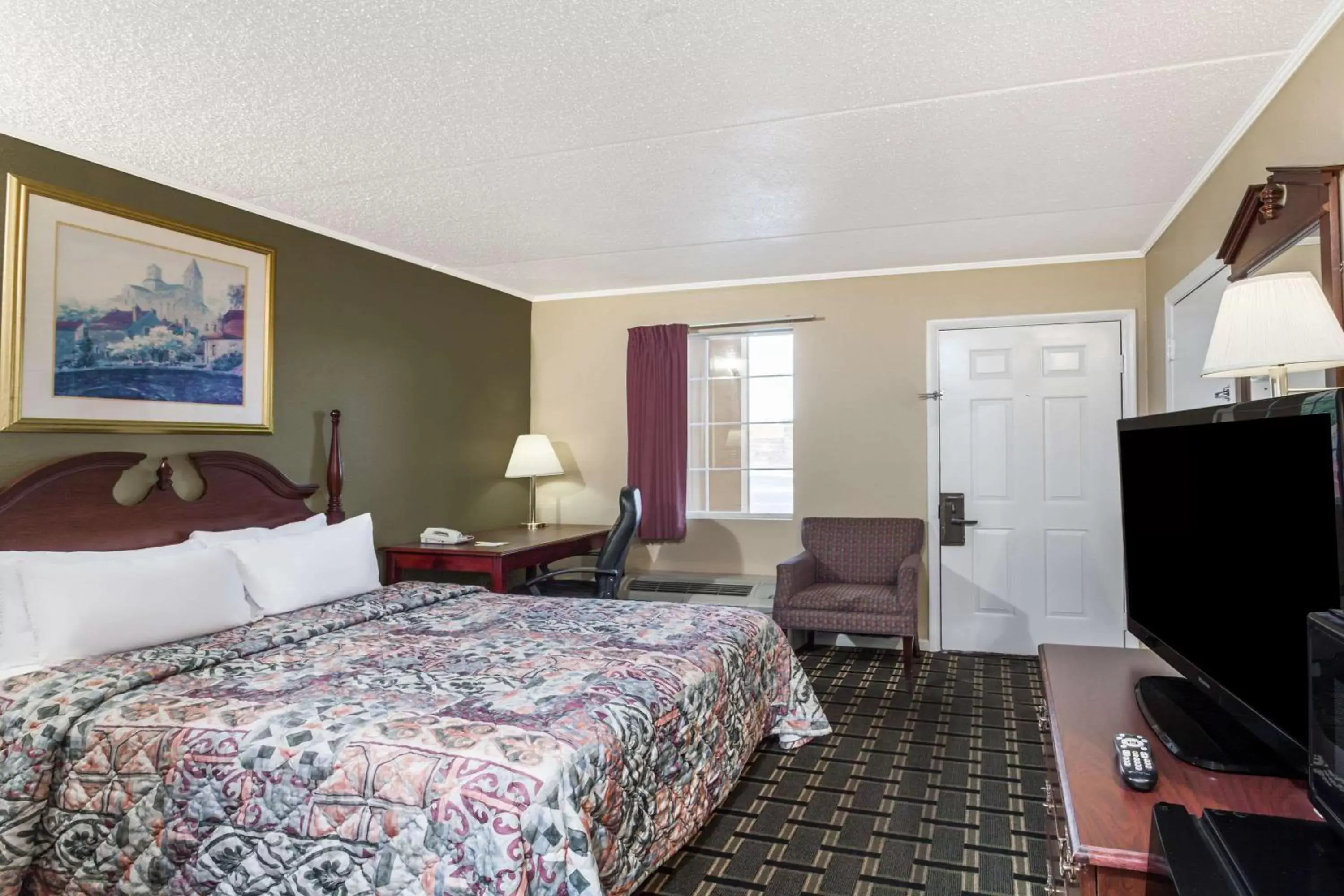 Photo of the whole room, Bed in Days Inn by Wyndham Lenoir City