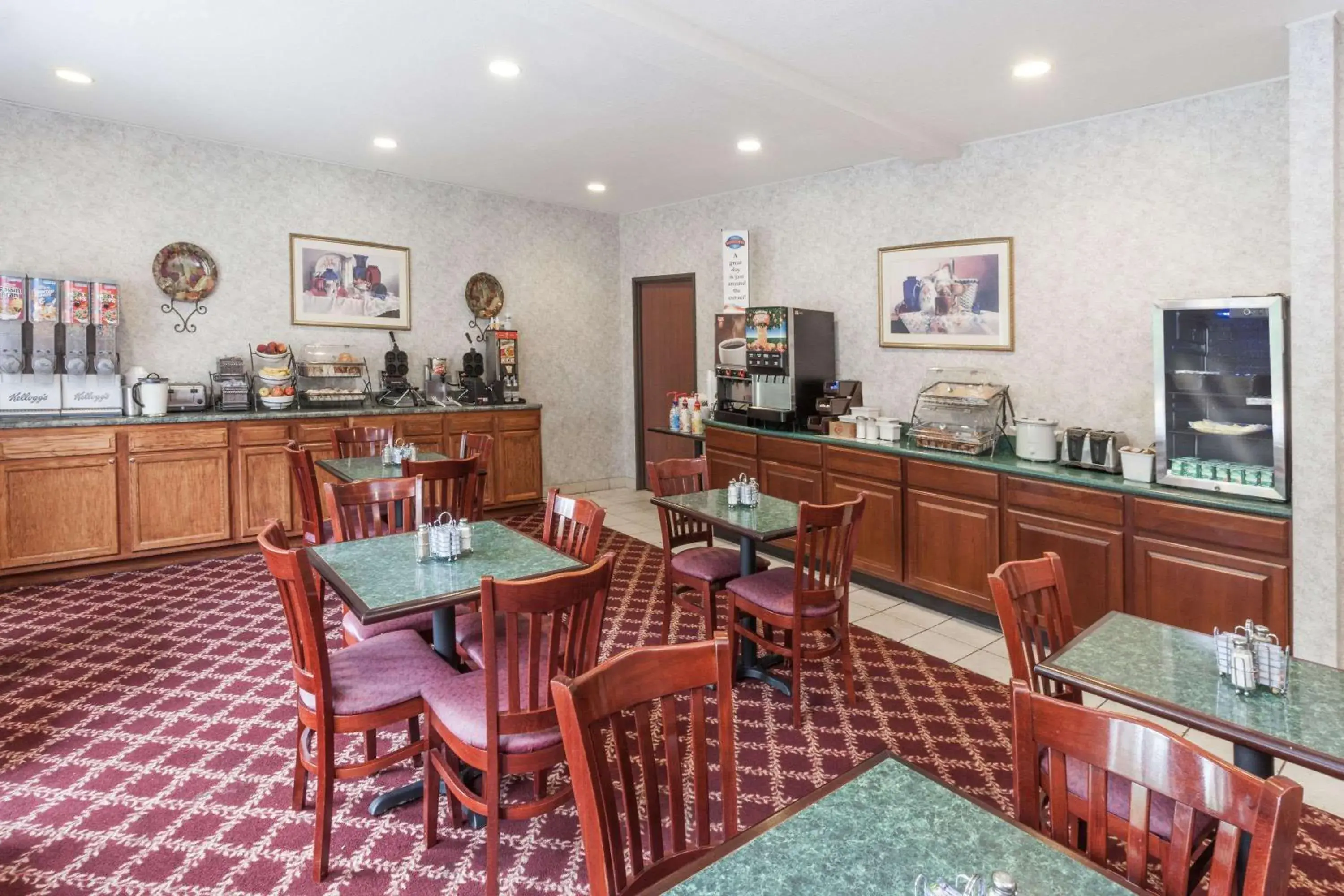 Restaurant/places to eat in Baymont by Wyndham New Buffalo Restaurant/places to eat in Baymont by Wyndham New Buffalo