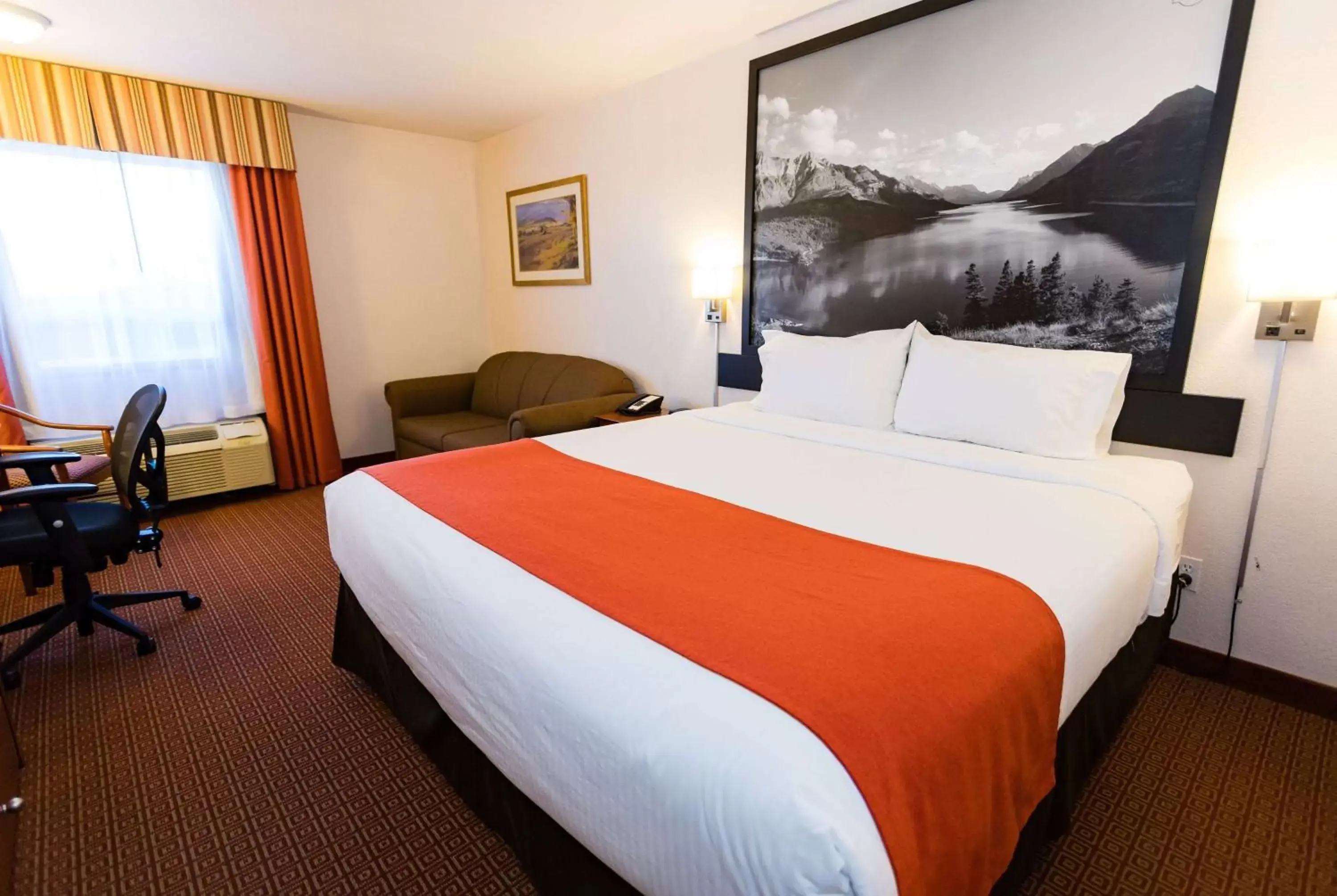 Superior King Room - single occupancy - Non-Smoking in Super 8 by Wyndham Drayton Valley