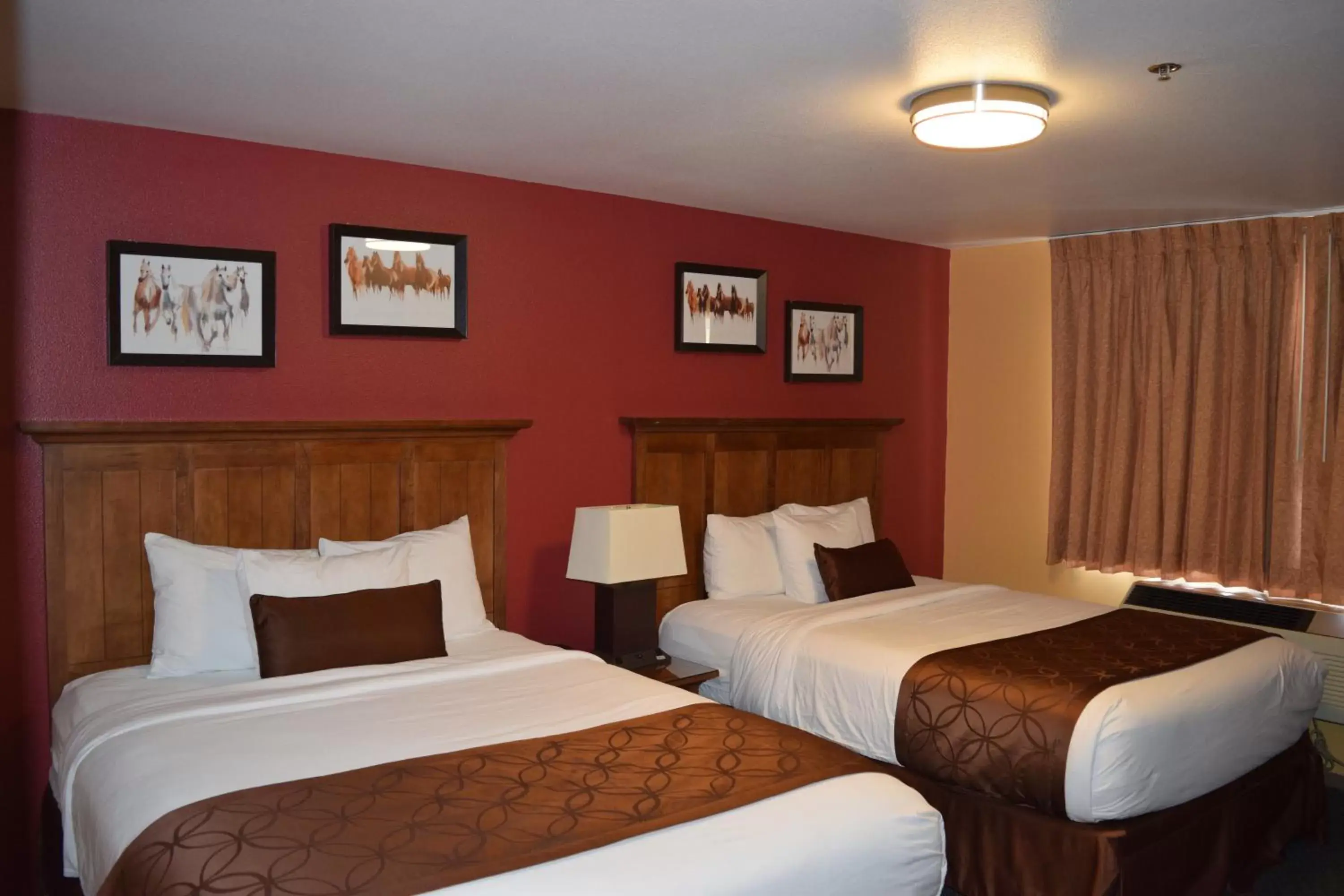 Bedroom, Bed in Royal Victorian Motel