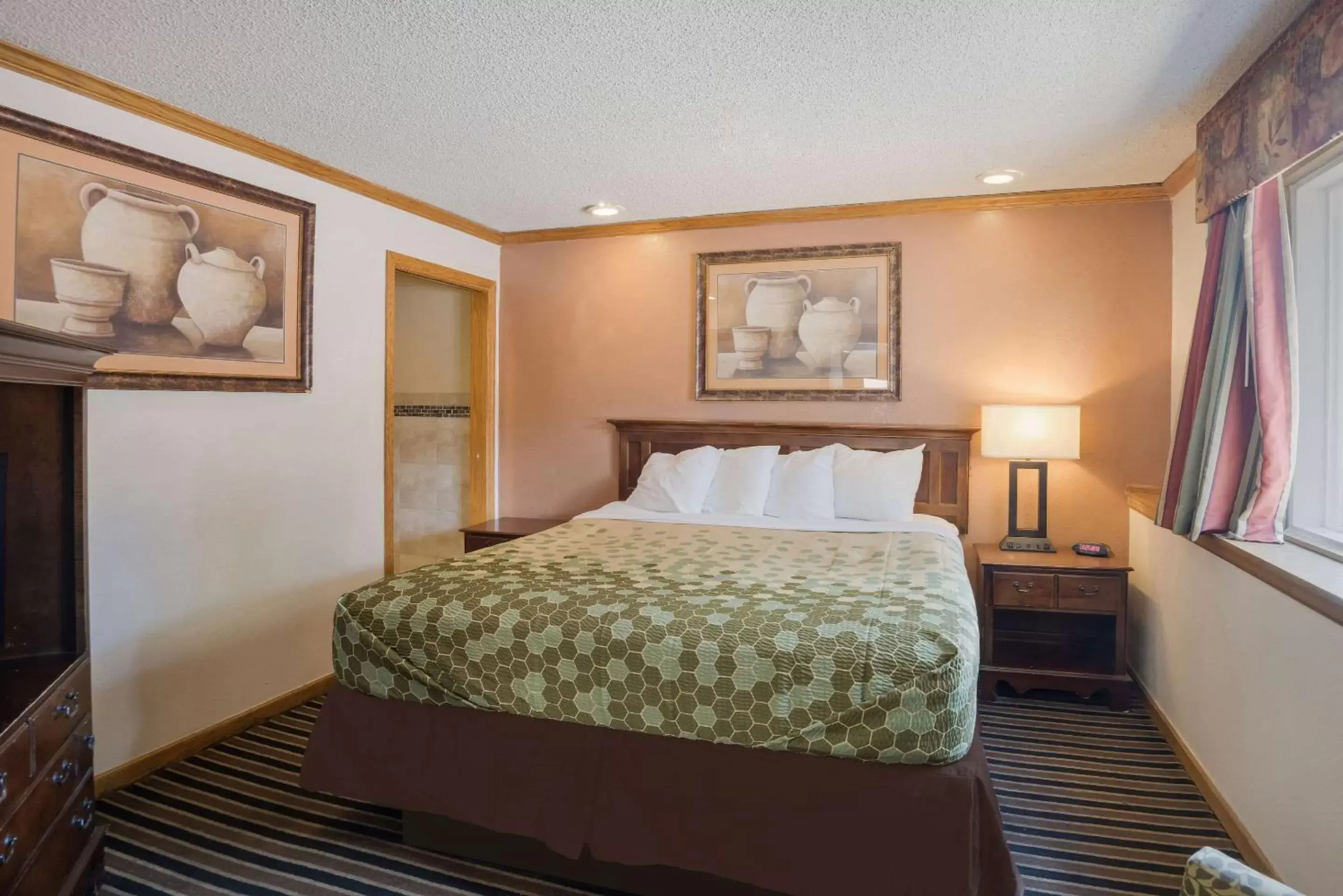 Bedroom, Bed in Rodeway Inn