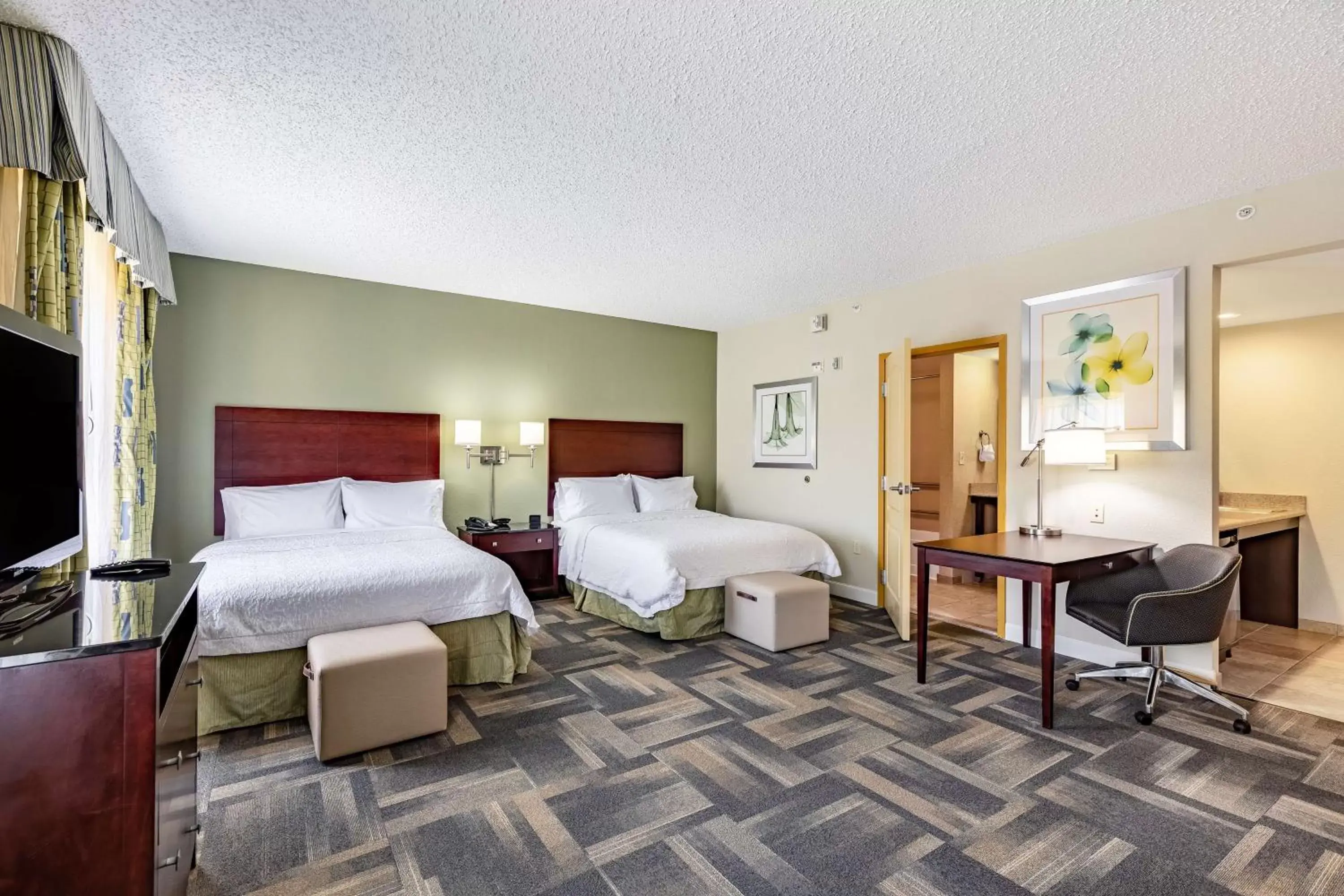 Bedroom in Hampton Inn & Suites Orlando-South Lake Buena Vista