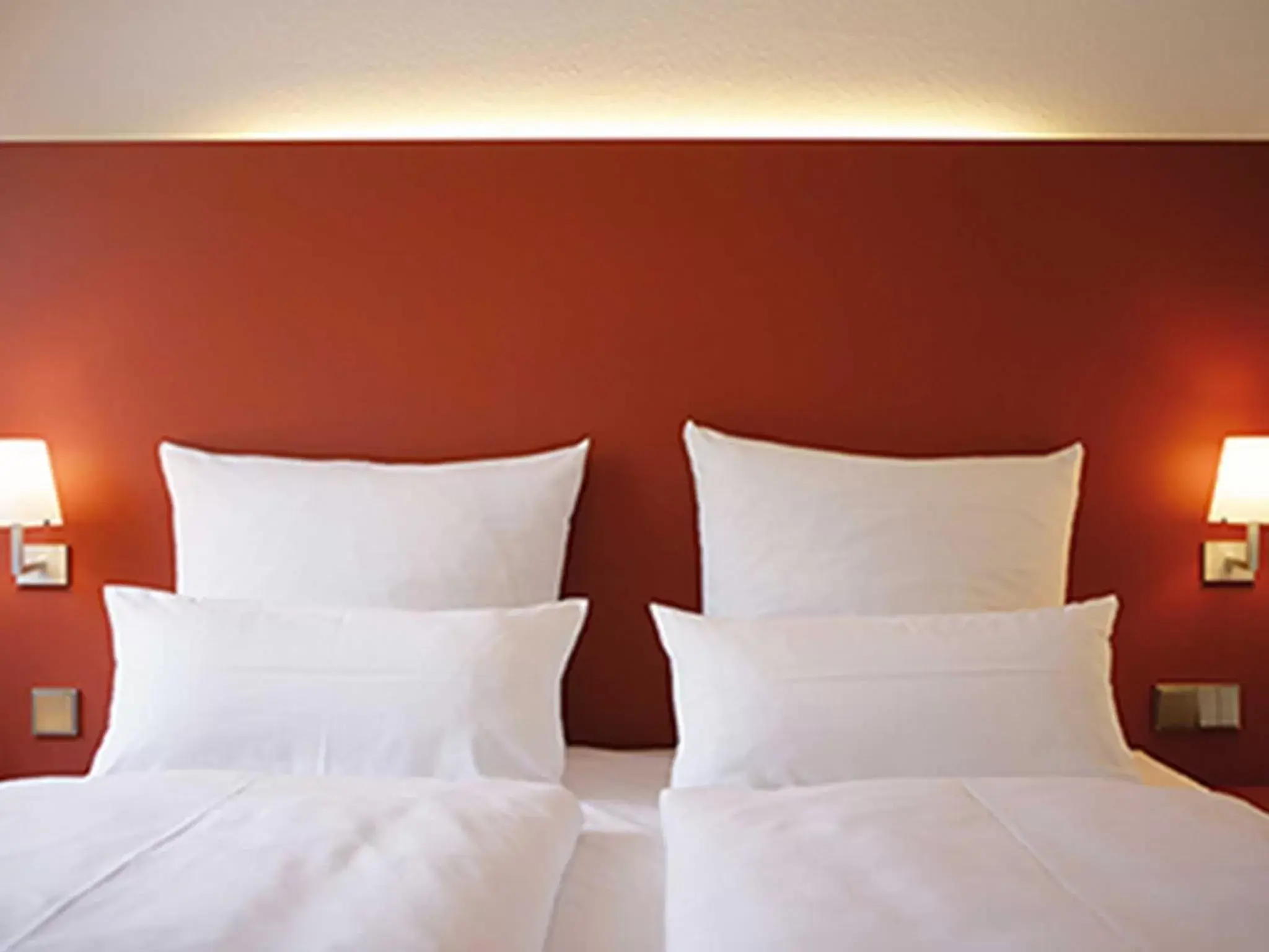 Photo of the whole room, Bed in Parkhotel Wolfsburg