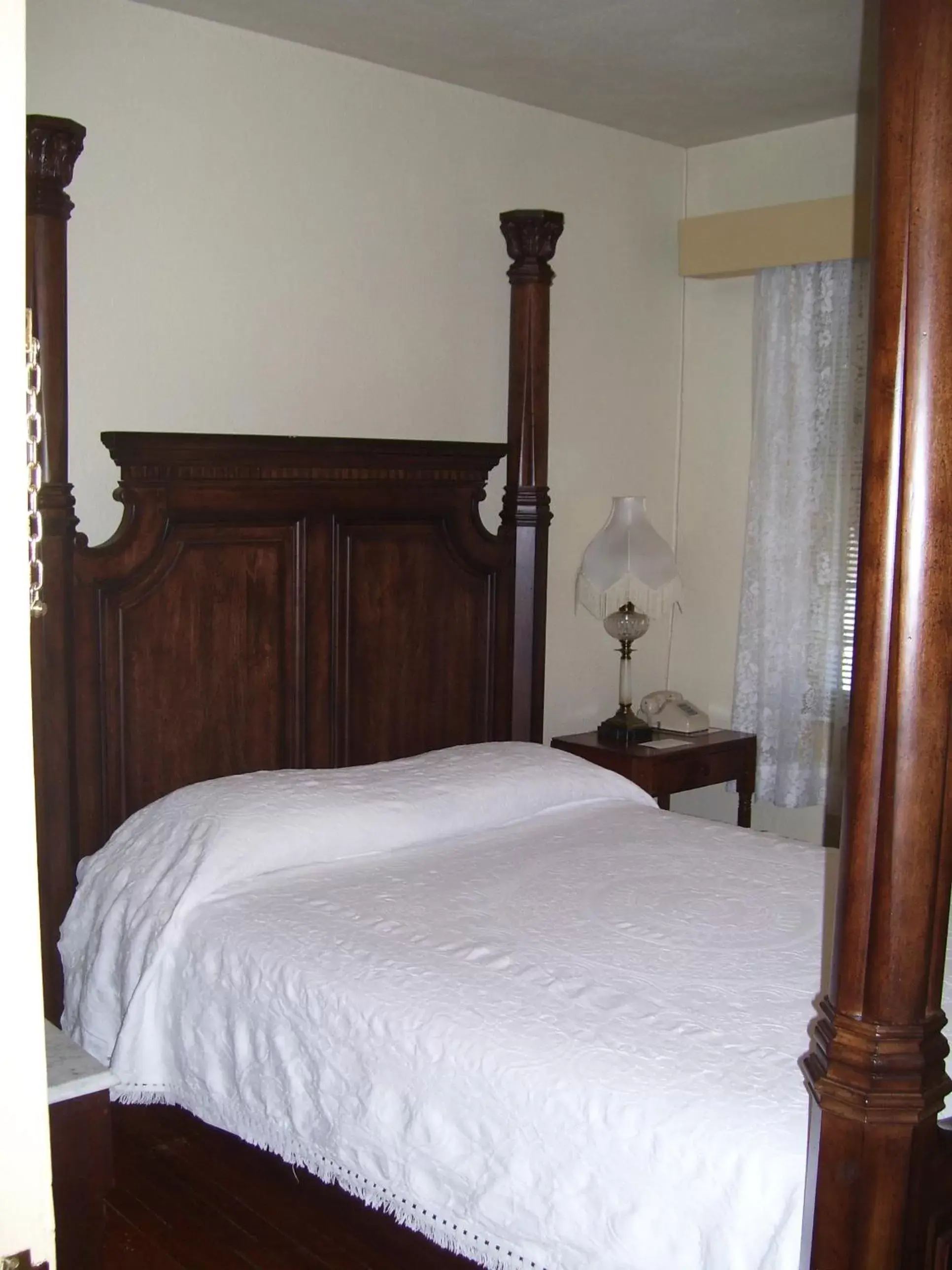 Bed in Inn at the Olde Silk Mill