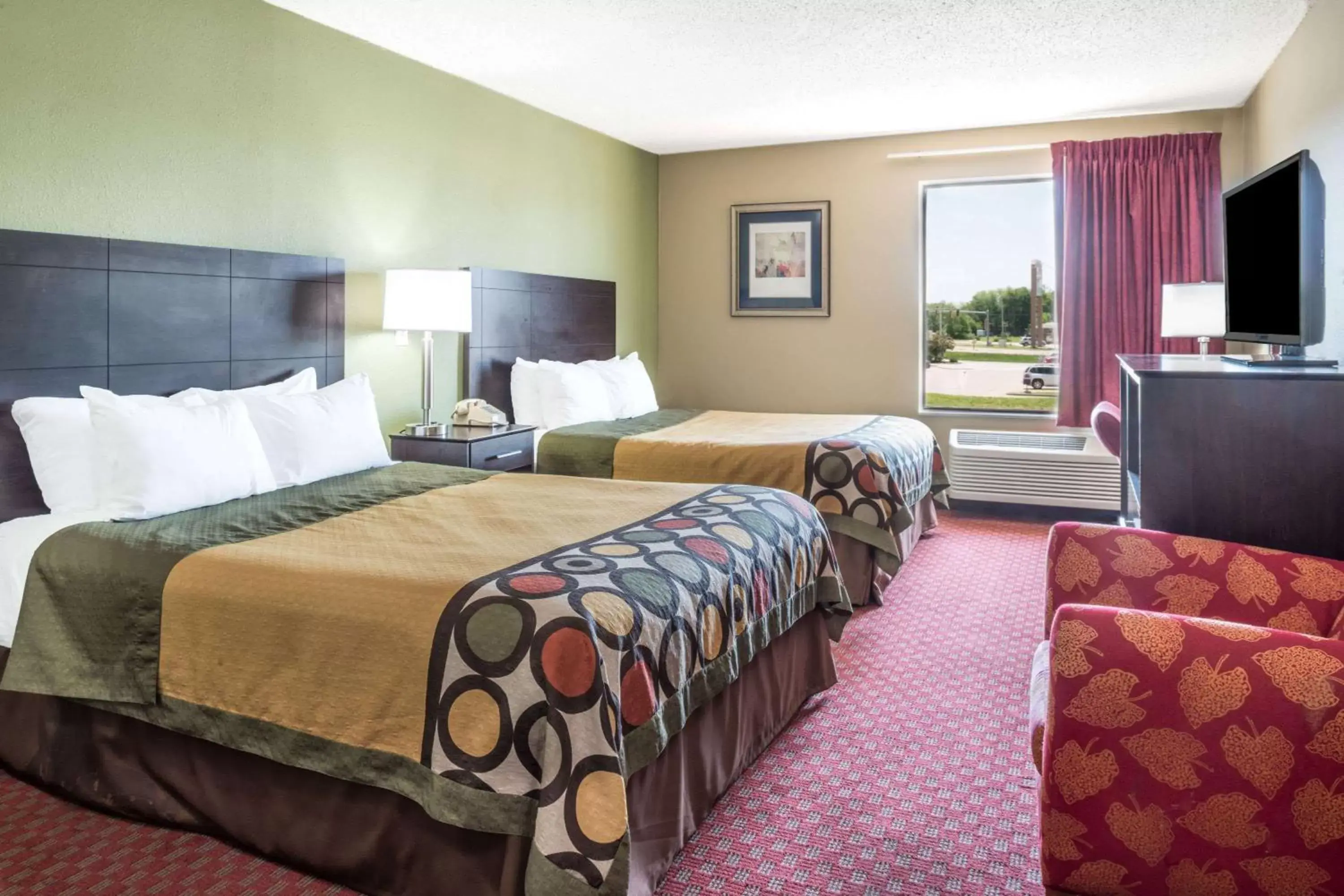 Photo of the whole room, Bed in Super 8 by Wyndham Troy IL/St. Louis Area