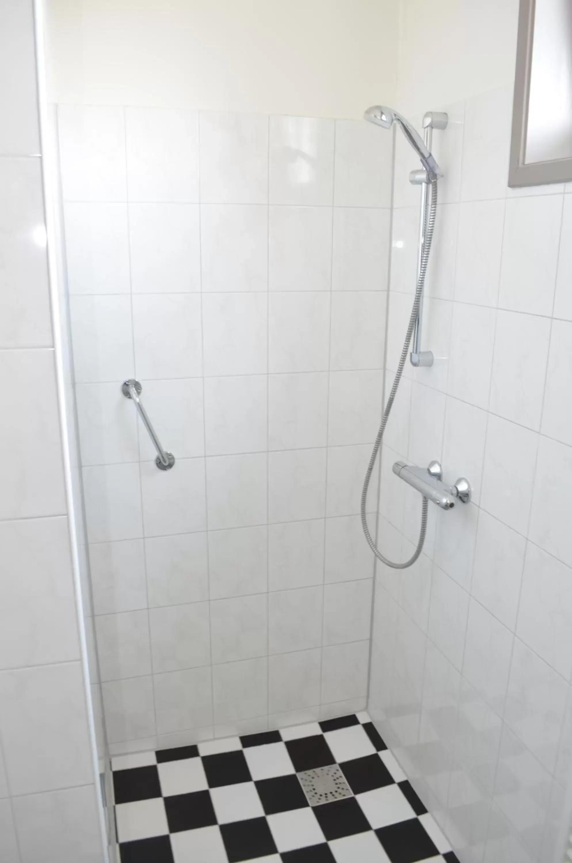 Shower, Bathroom in Hotel Stad en Land