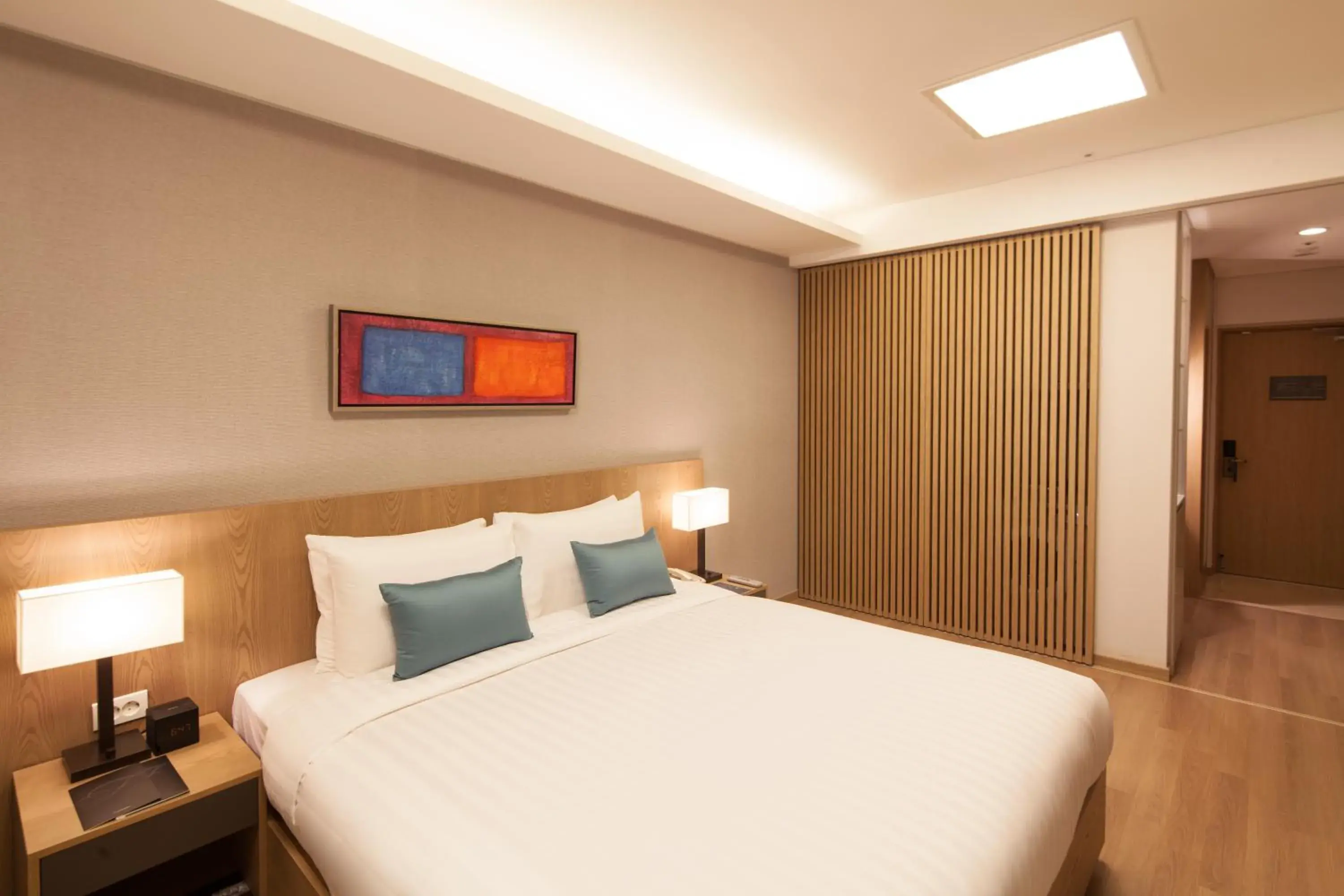 Photo of the whole room, Bed in Fraser Place Central Seoul
