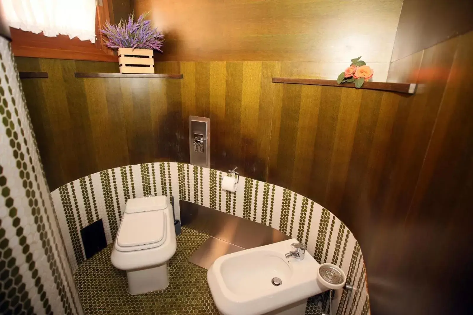 Bathroom in paradise suite