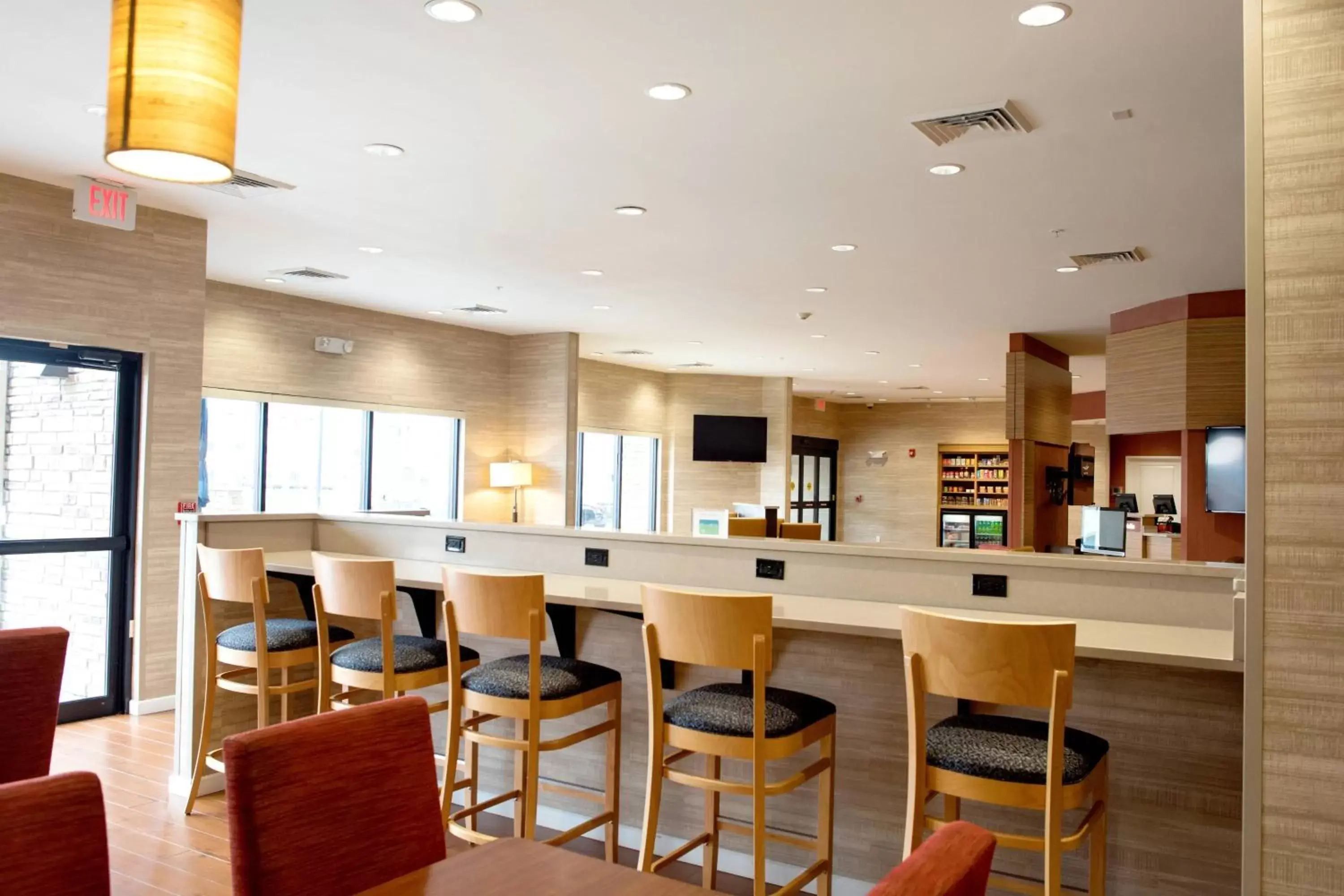 Restaurant/places to eat, Lounge/Bar in TownePlace Suites by Marriott Ames