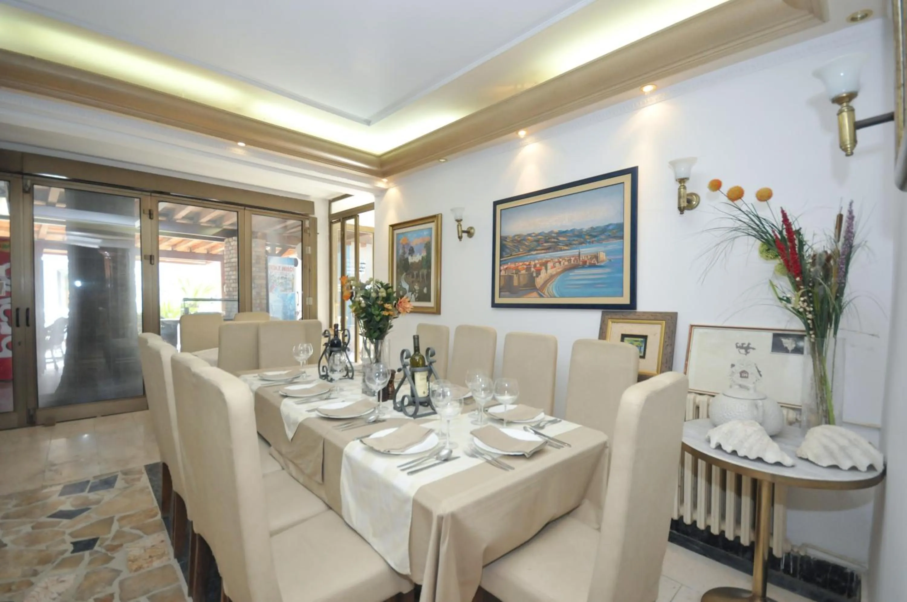 Restaurant/places to eat in Hotel Oaza