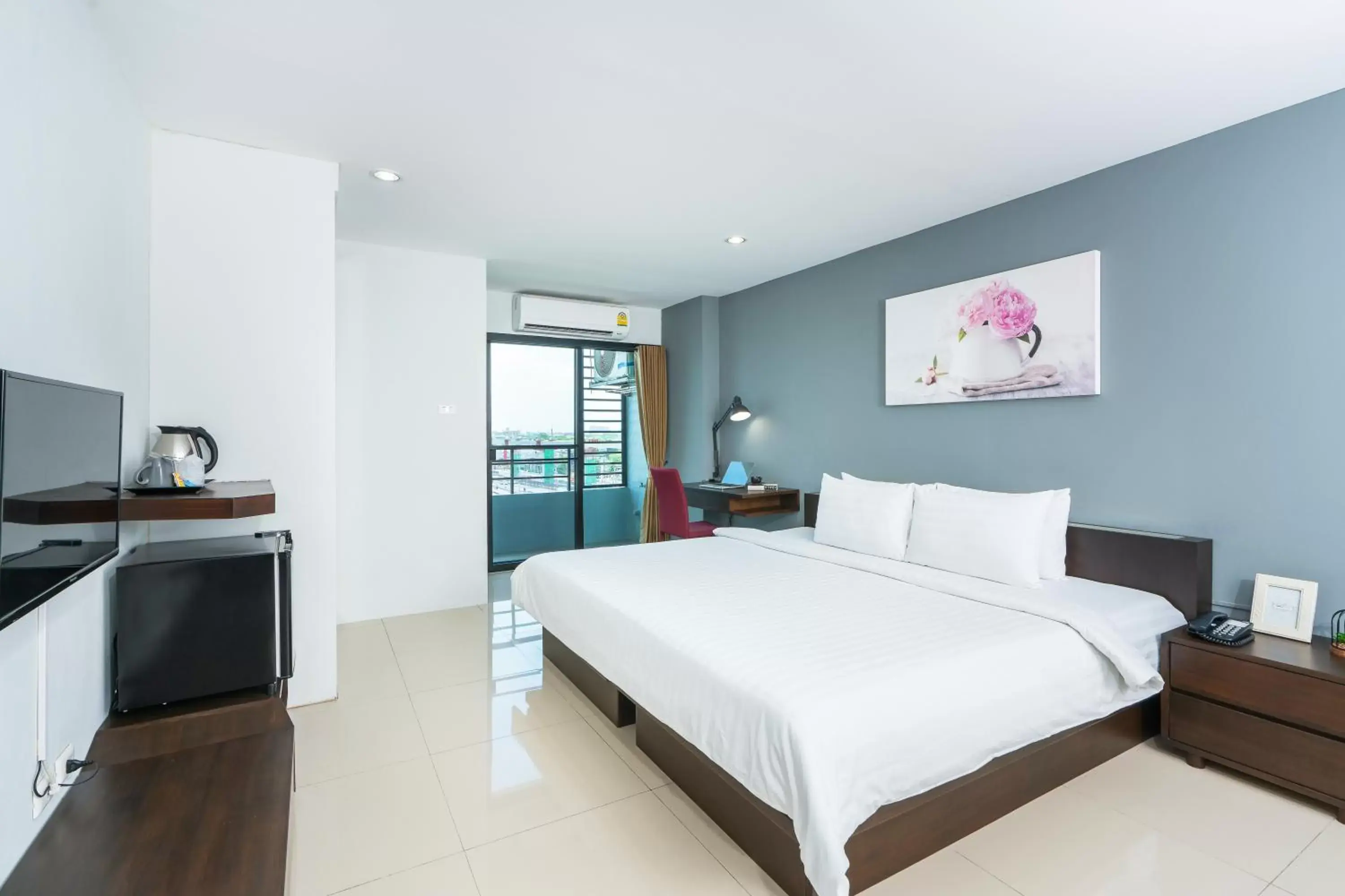 Photo of the whole room, Bed in De Botan Srinakarin Hotel & Residence Photo of the whole room, Bed in De Botan Srinakarin Hotel & Residence