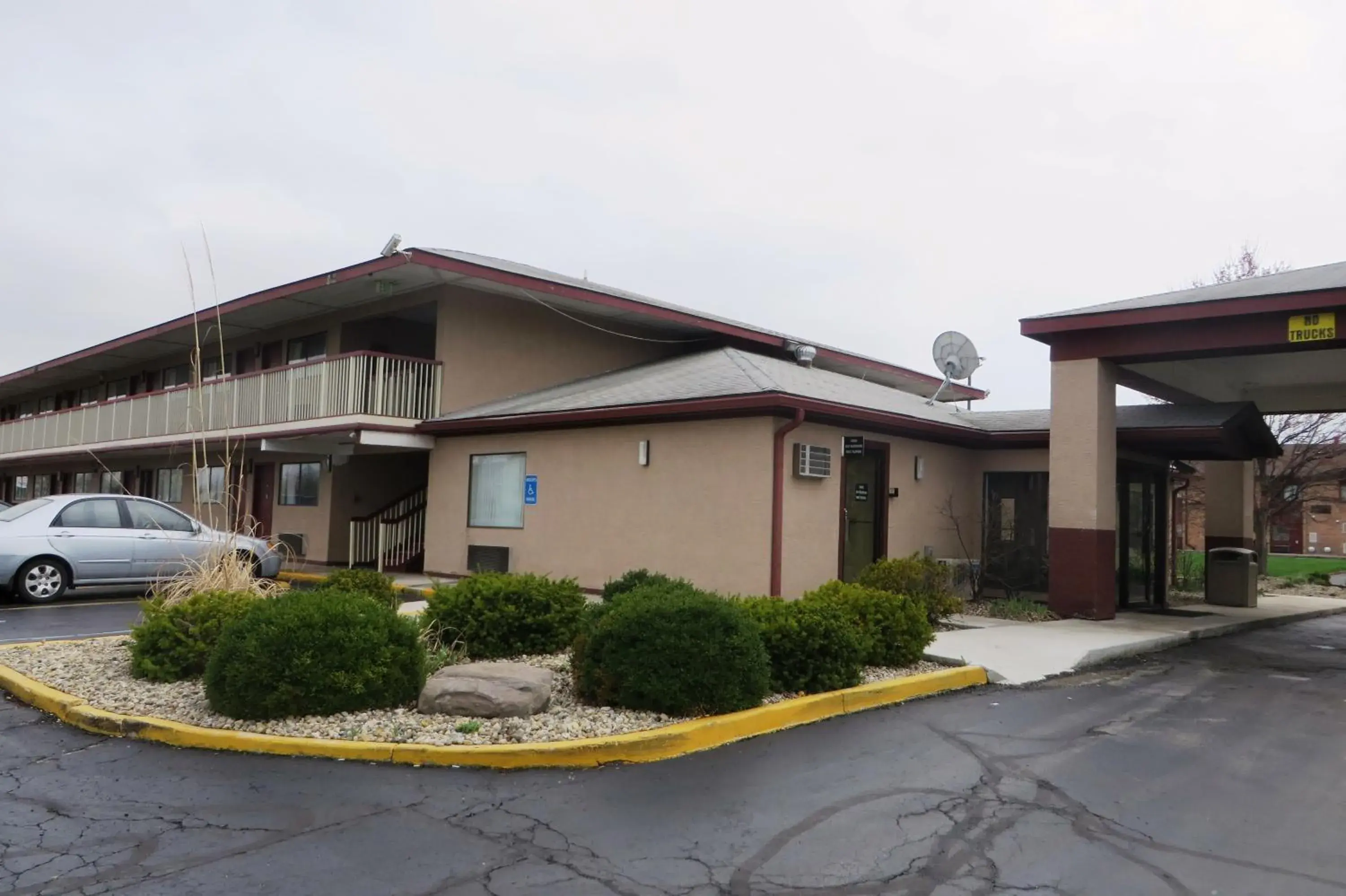 Facade/entrance in Days Inn by Wyndham Plainfield Facade/entrance in Days Inn by Wyndham Plainfield