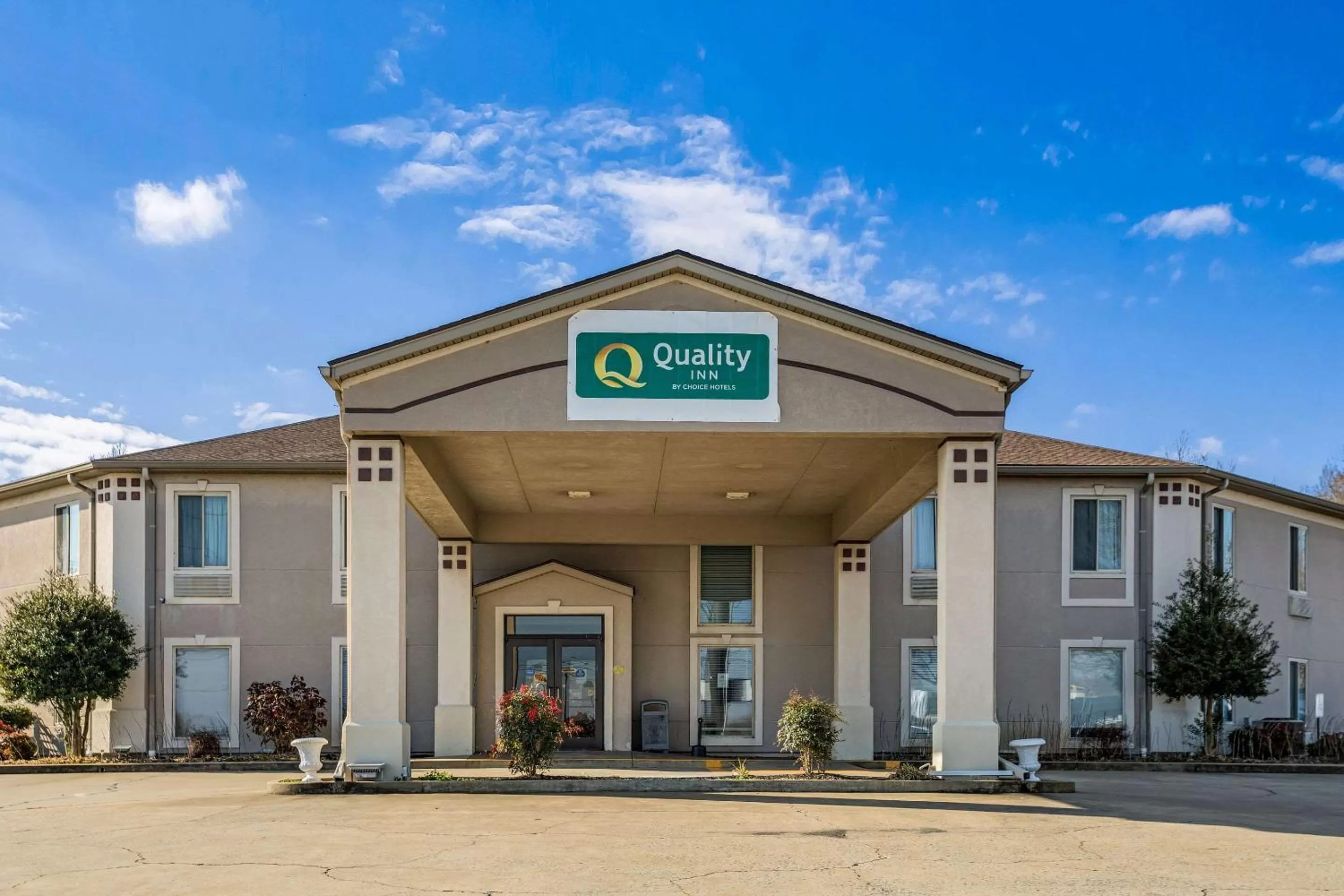 Property building in Quality Inn Calvert City - Paducah East