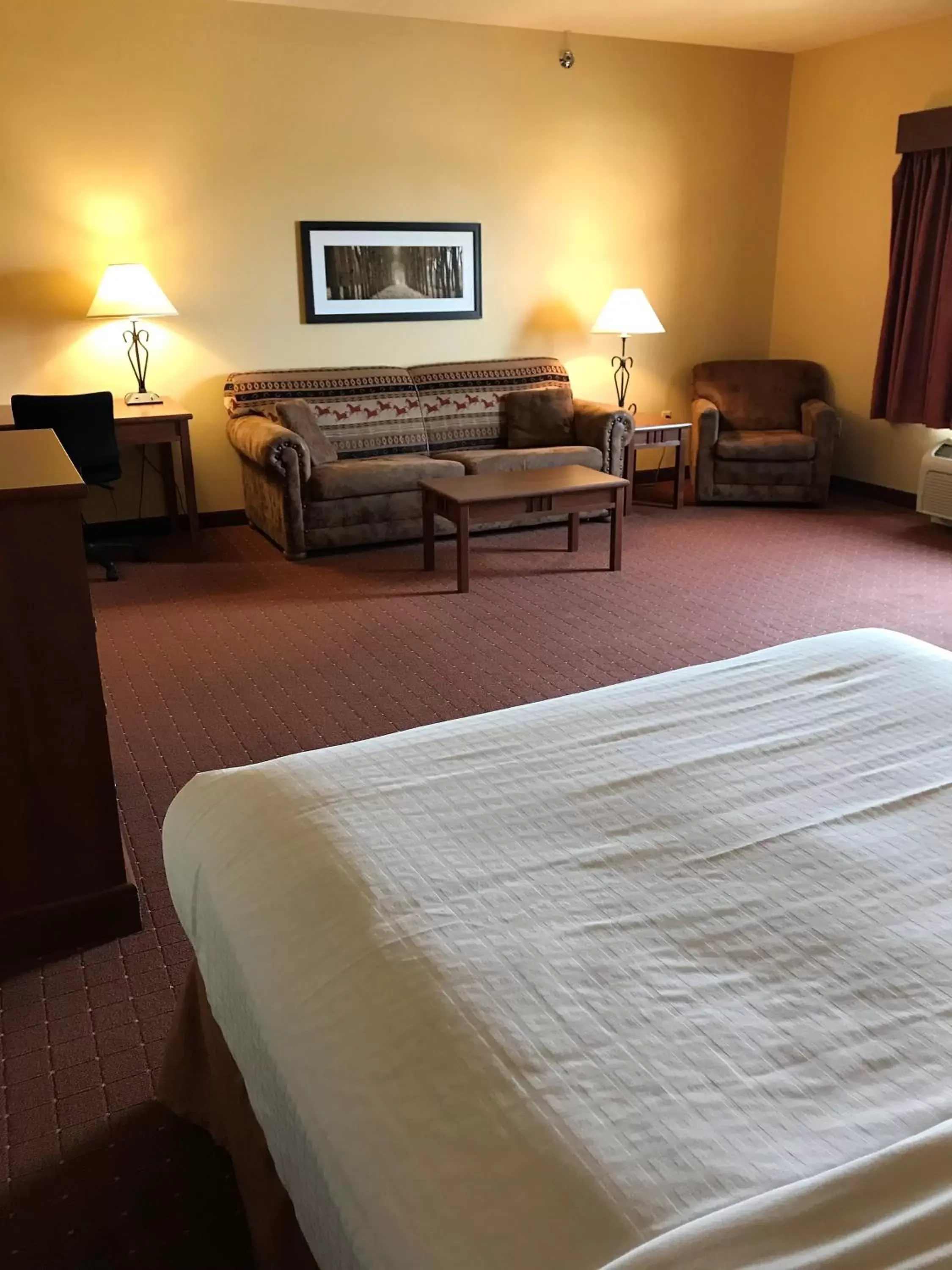 Bedroom, Bed in AmericInn by Wyndham Fargo Medical Center