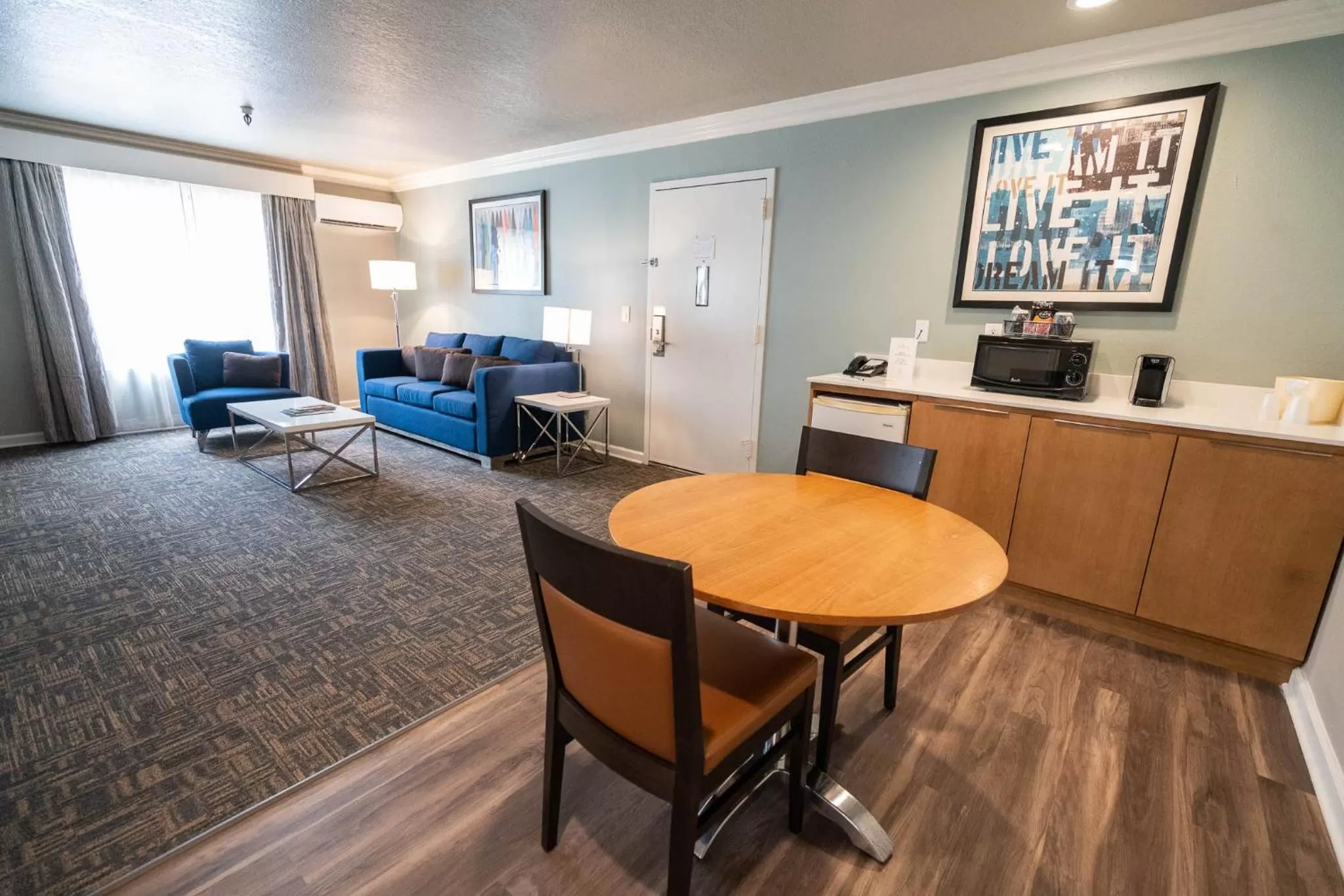 Living room in Alexis Park All Suite Resort