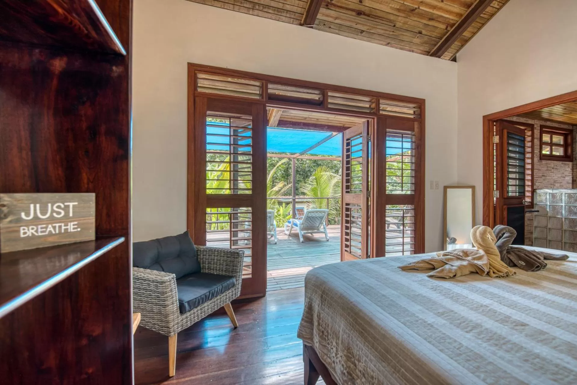 View (from property/room), Bed in Oasis Bluff Beach