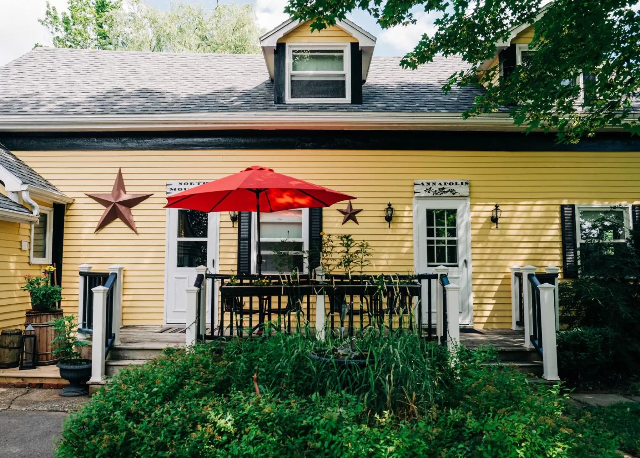 Facade/entrance in Farmhouse Inn B&B