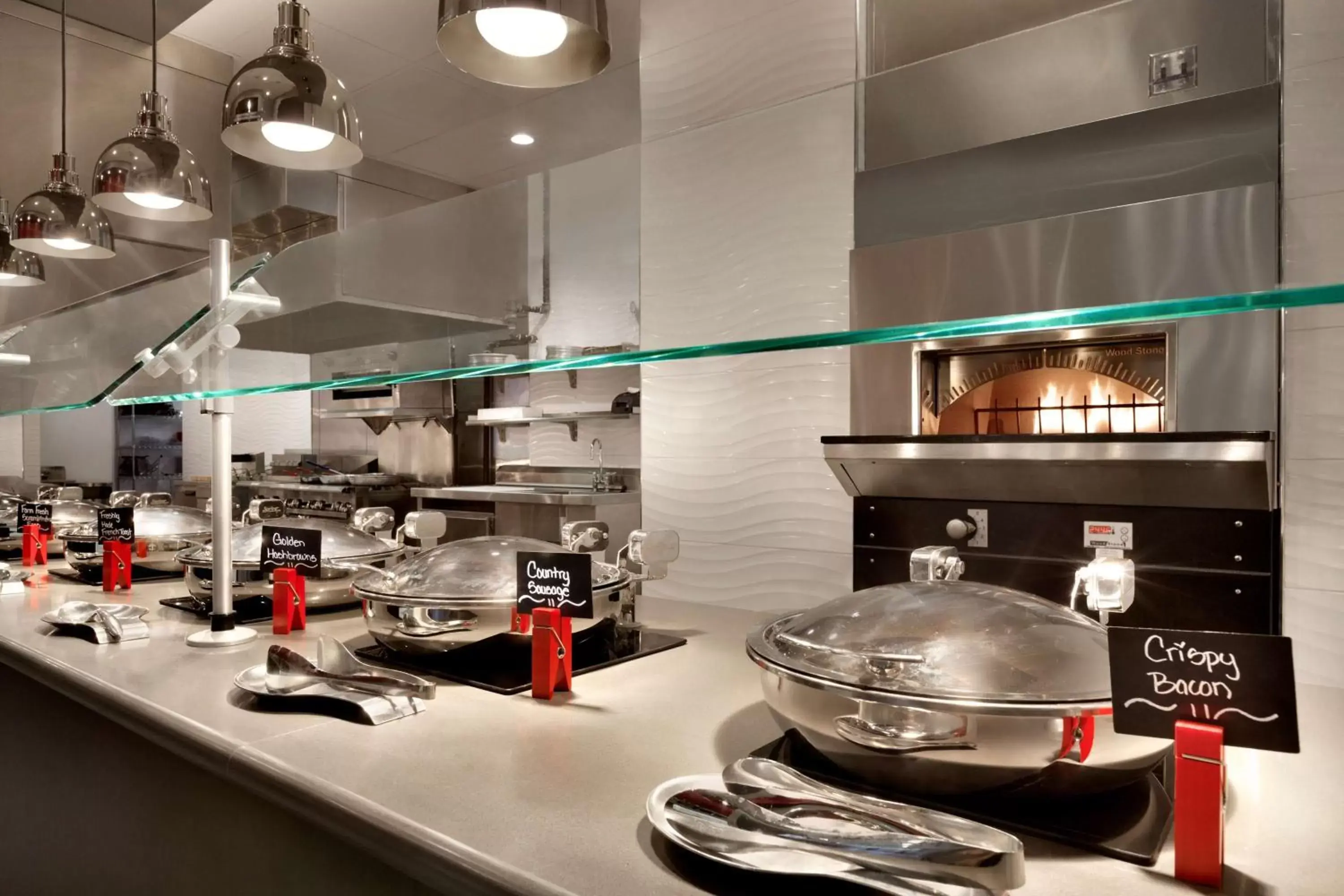 Breakfast, Kitchen/Kitchenette in Embassy Suites by Hilton Atlanta NE Gwinnett Sugarloaf