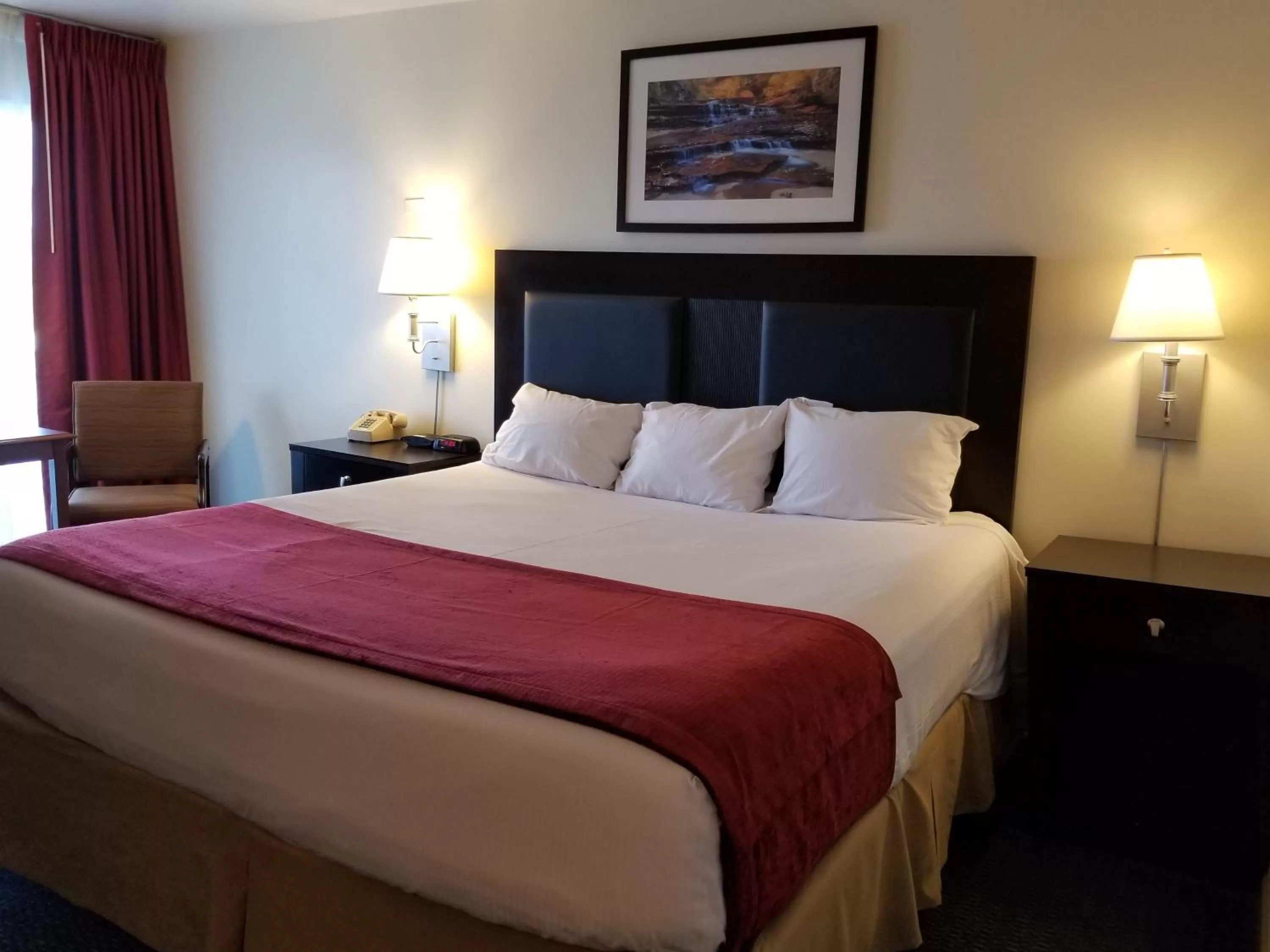 Bedroom, Bed in Ramada by Wyndham Washington