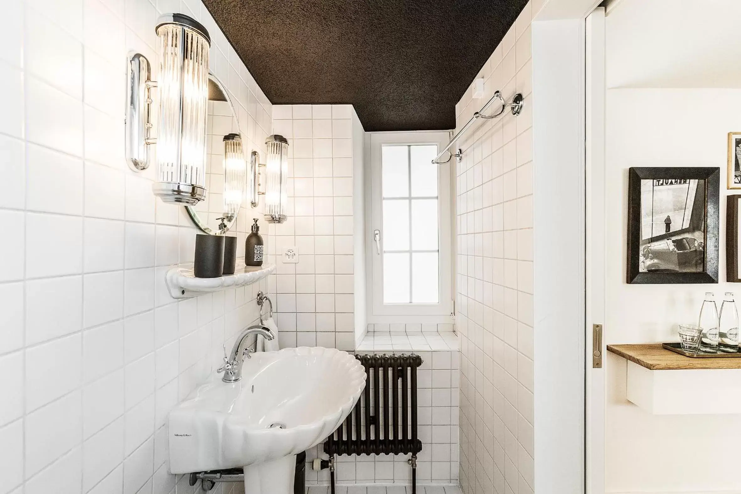 Bathroom in Montmartre