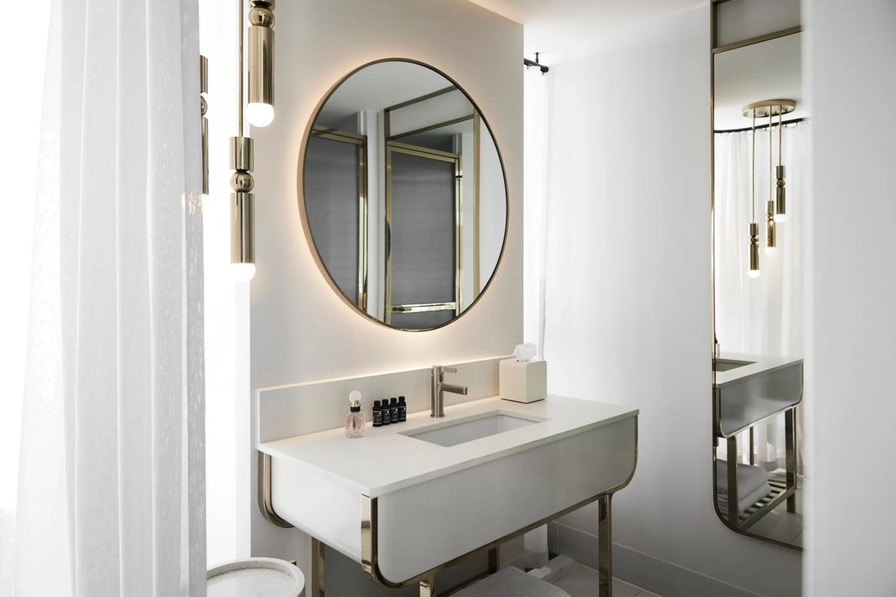 Bathroom in Hotel Chadstone Melbourne MGallery Collection
