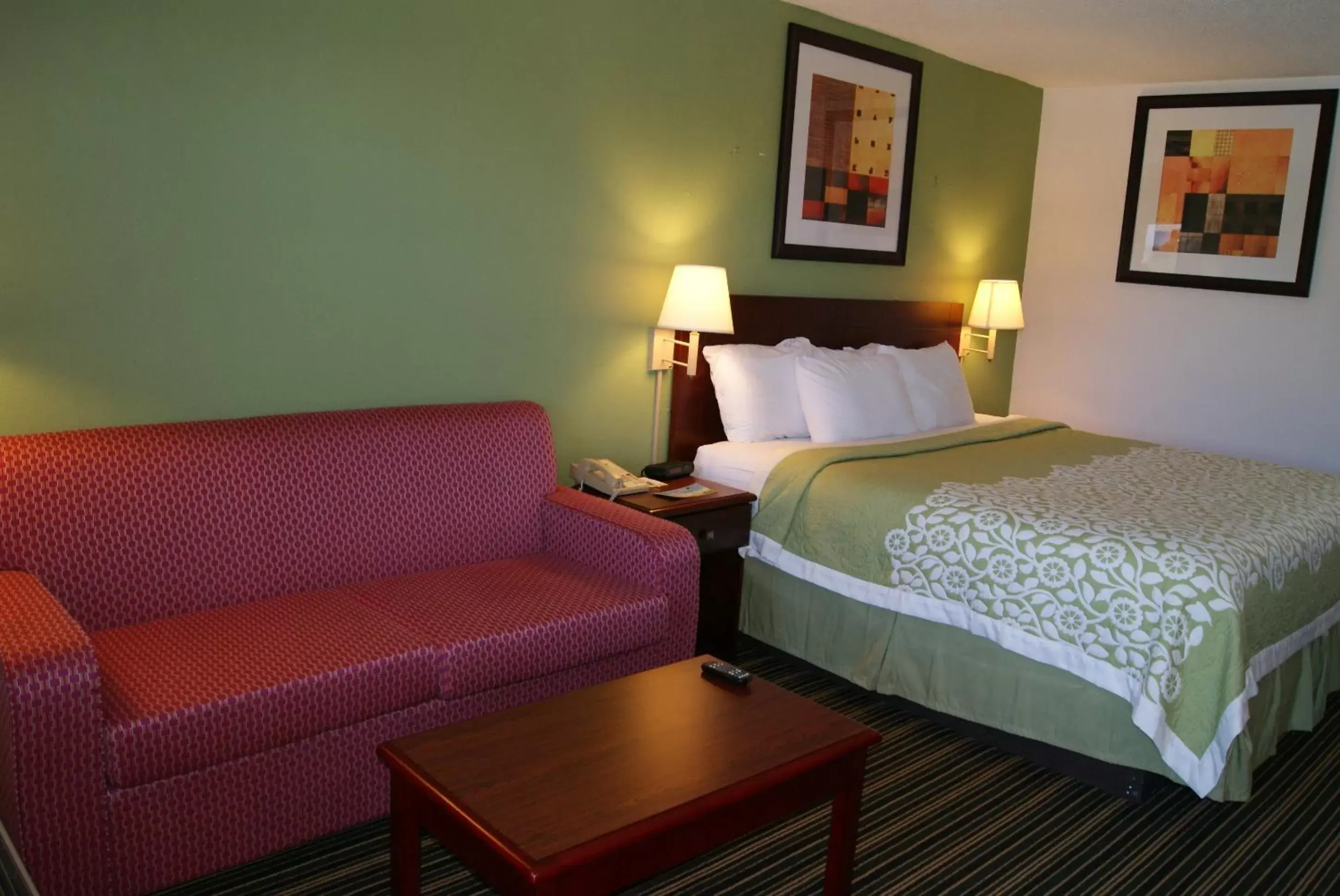 Bedroom, Bed in Days Inn by Wyndham Shelby