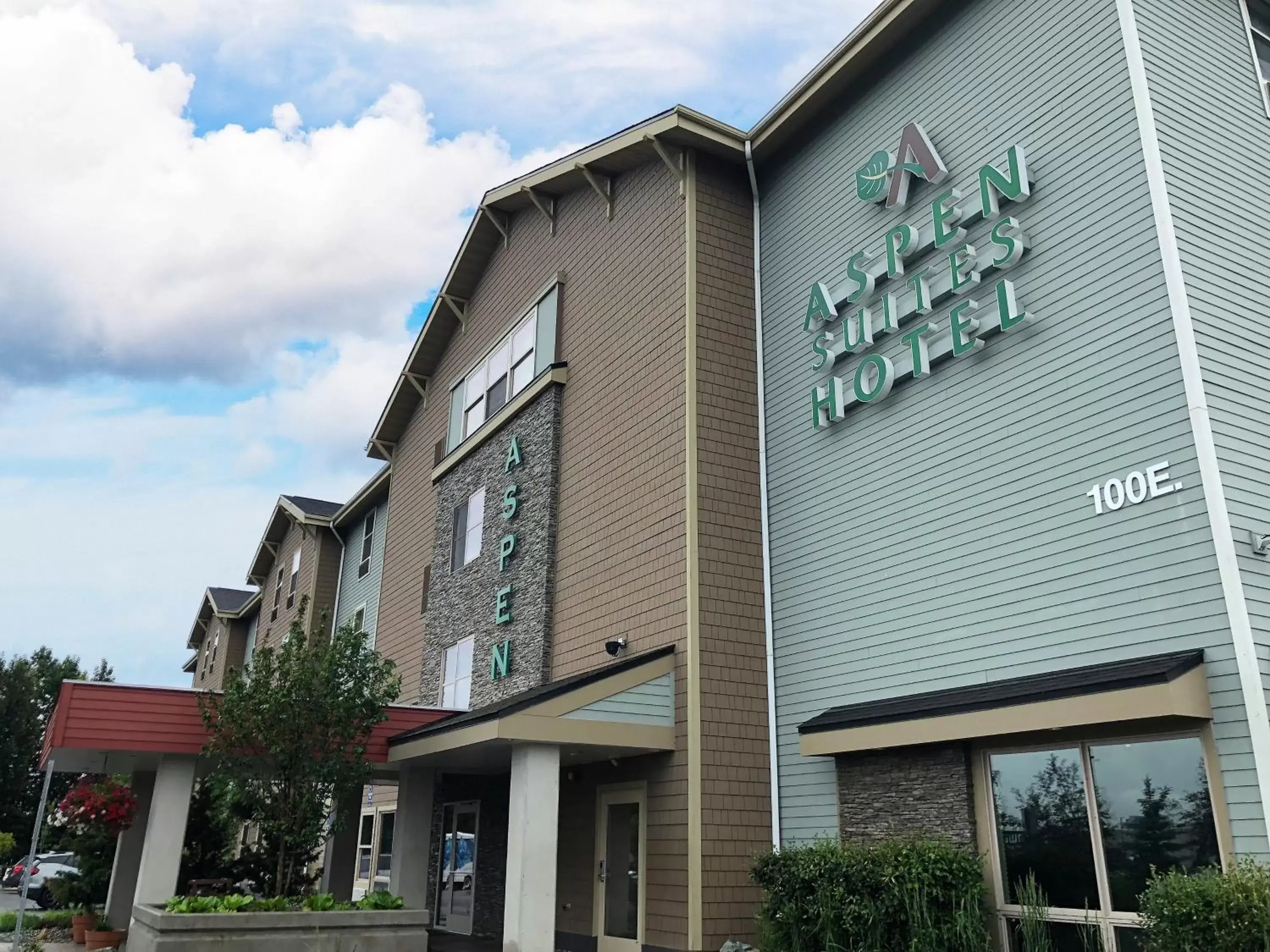 Property Building in Aspen Suites Hotel Anchorage