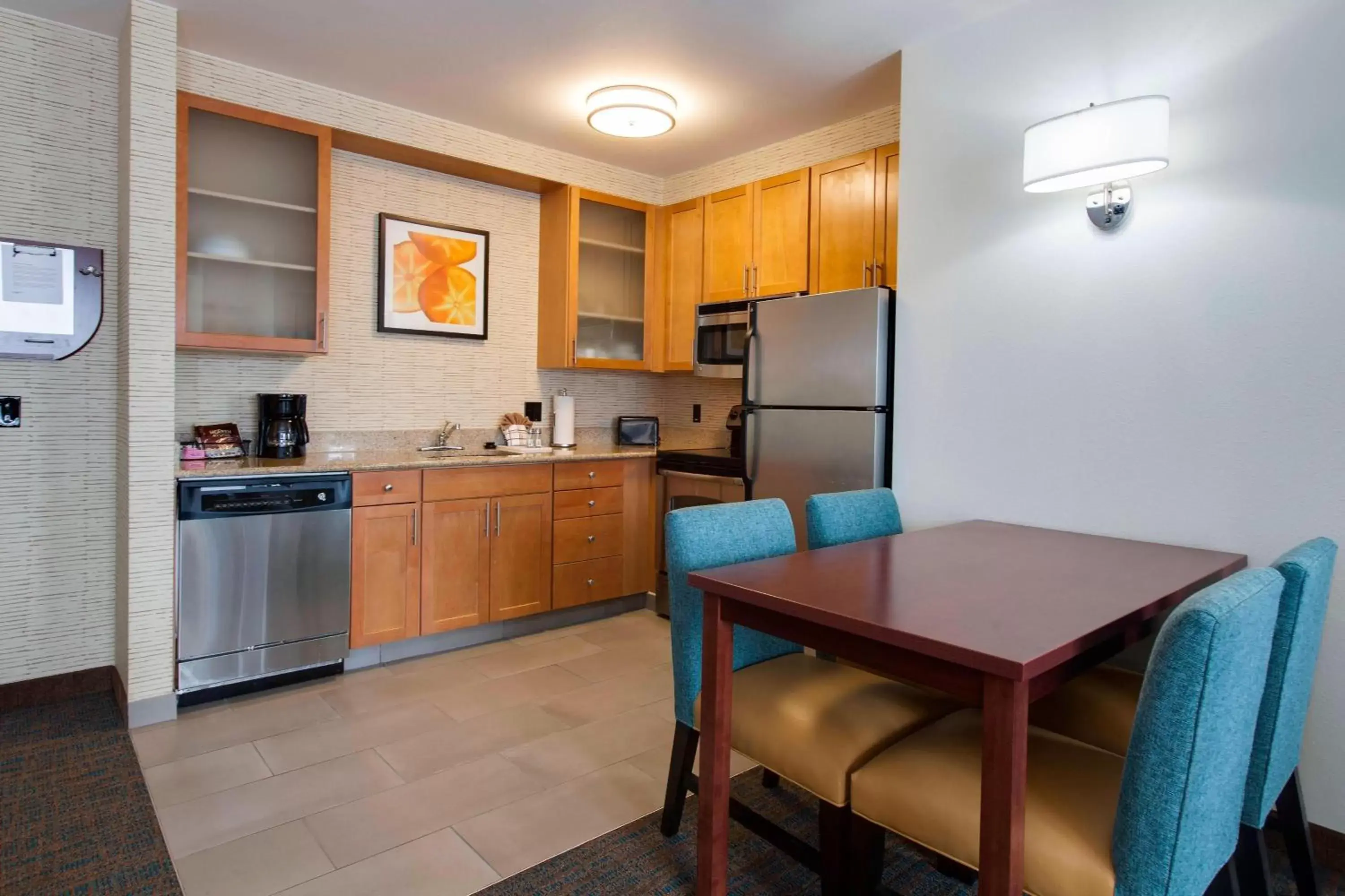 Kitchen or kitchenette, Kitchen/Kitchenette in Residence Inn Chicago Midway Airport
