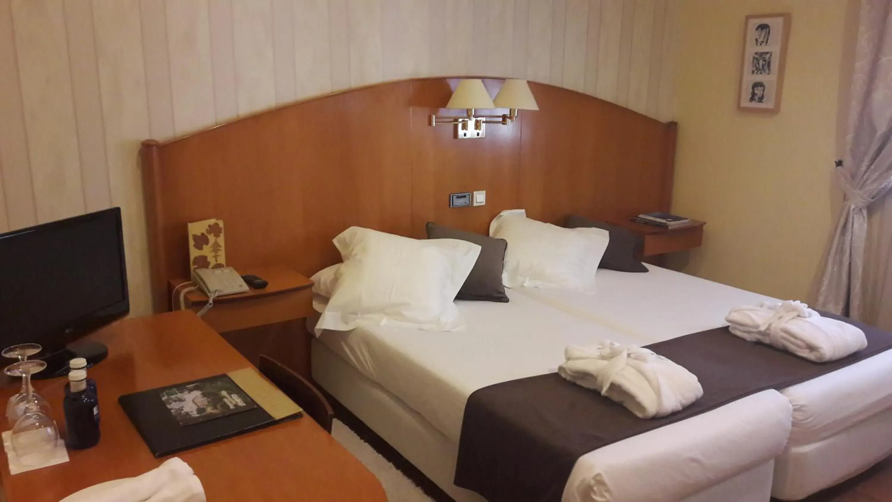 Photo of the whole room, Bed in Hotel L'EstaciÃ³