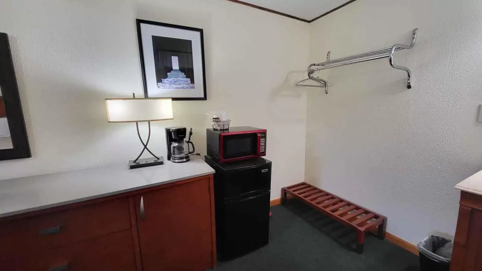 Toilet, TV/Entertainment Center in Hunter's Friend Resort Near Table Rock Lake