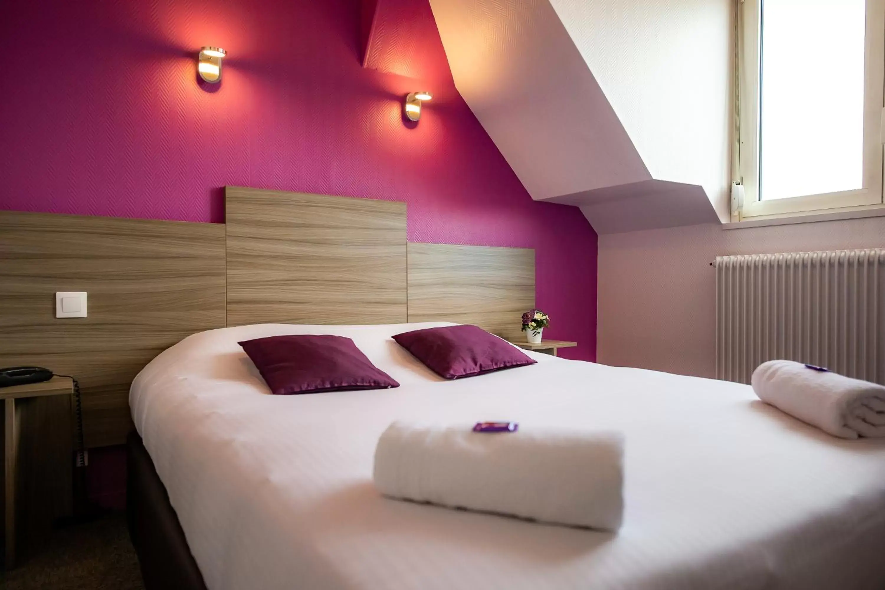 Property building, Bed in Hotel Du Chateau
