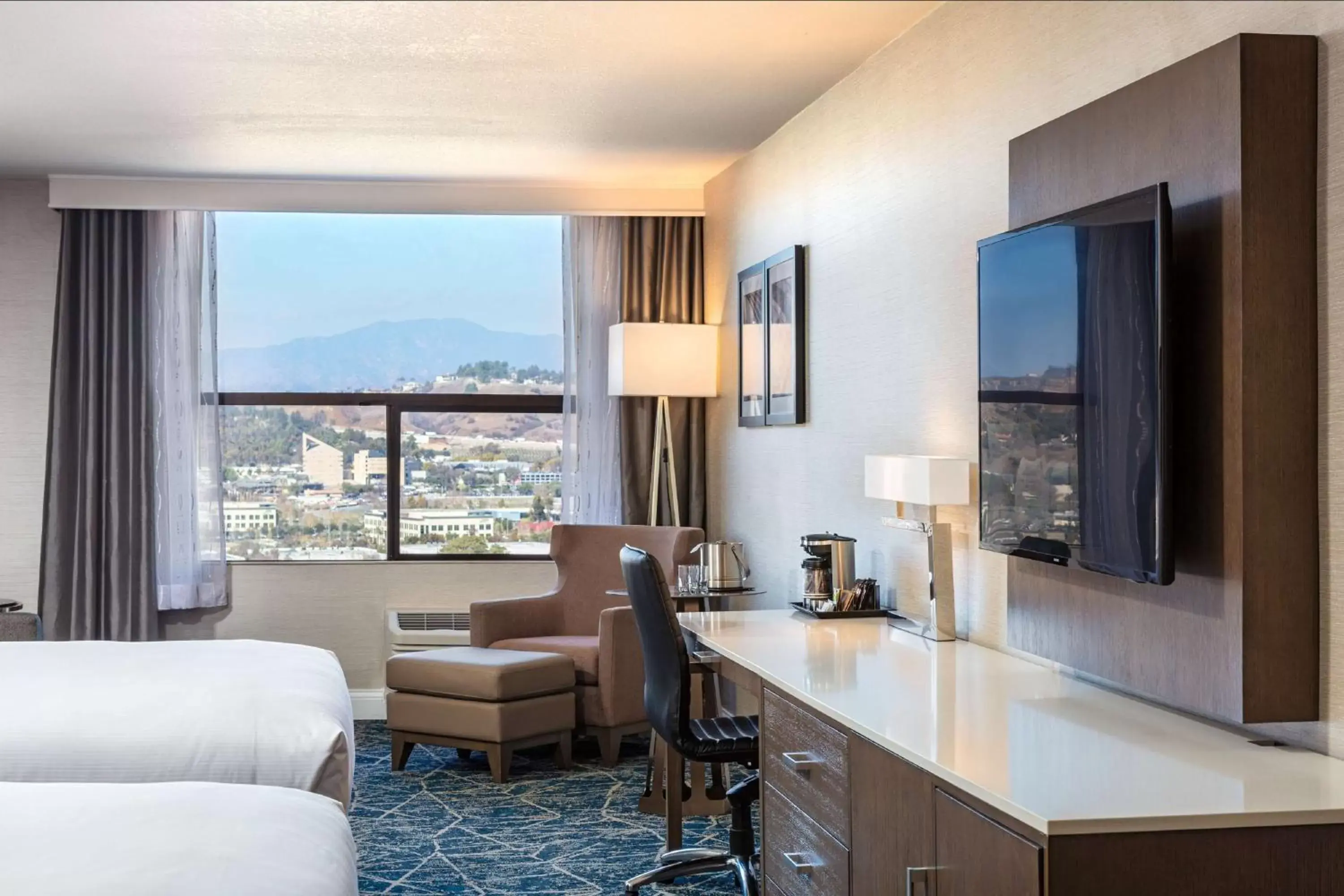 Bedroom, Seating Area in Doubletree By Hilton Pomona