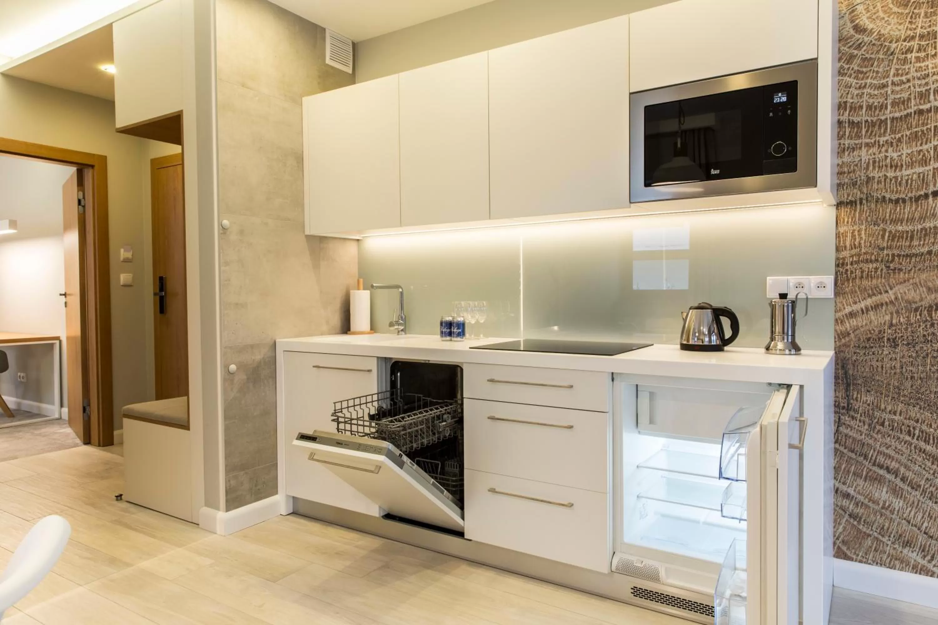 Coffee/tea facilities in Royal Hill Residence