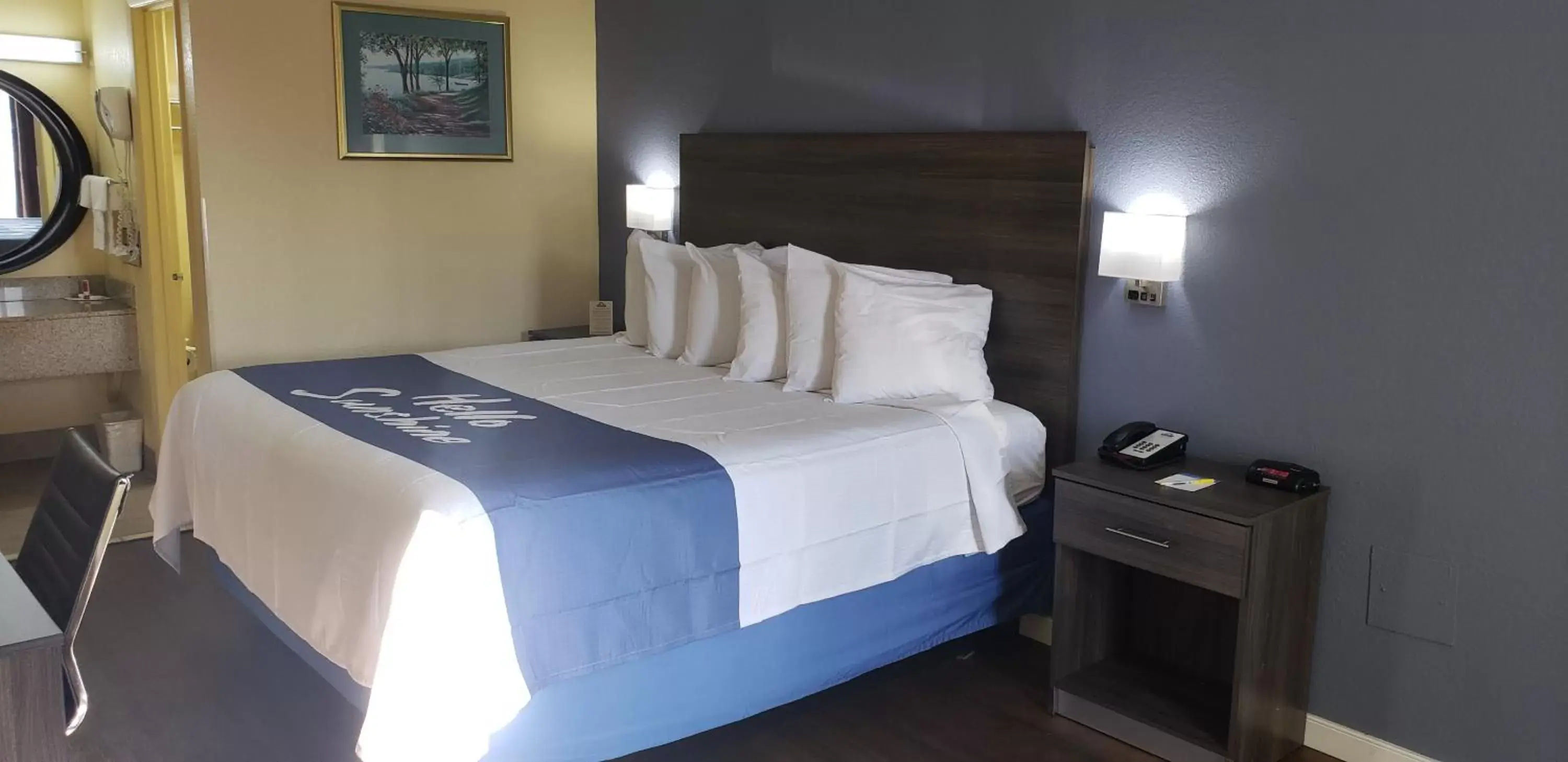 Bed in Days Inn by Wyndham Hampton Near Coliseum Convention Center