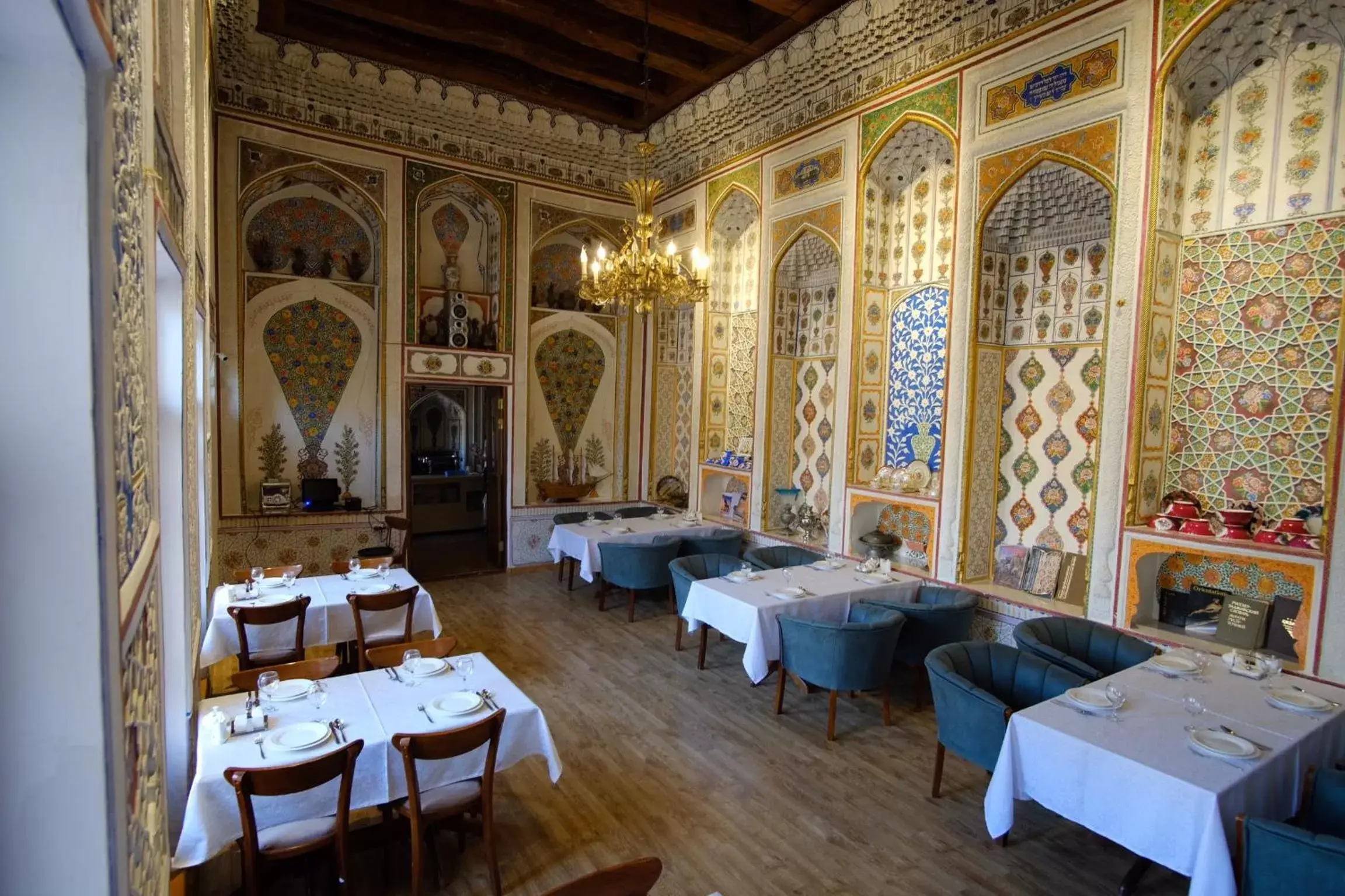 Restaurant/Places to Eat in Lyabi House Hotel