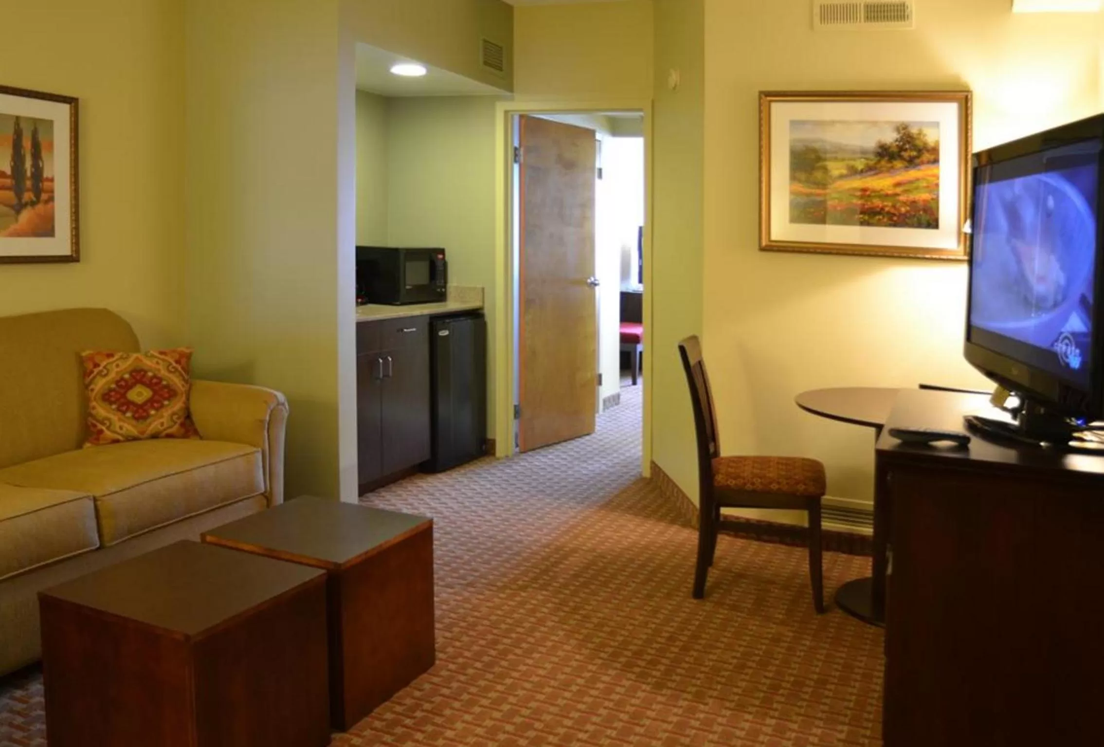 Living room in Euro-Suites Hotel