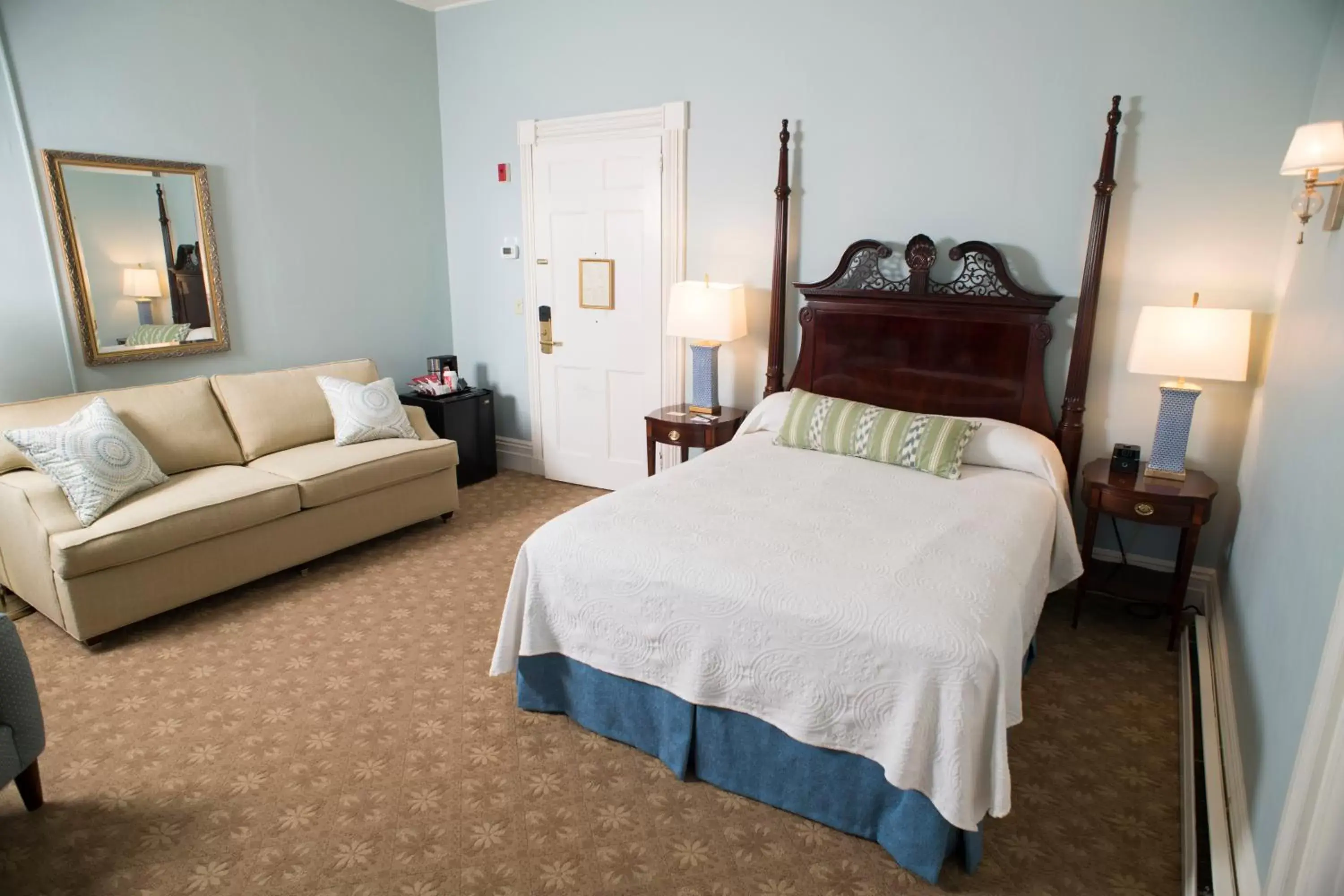 Photo of the whole room, Bed in Middlebury Inn
