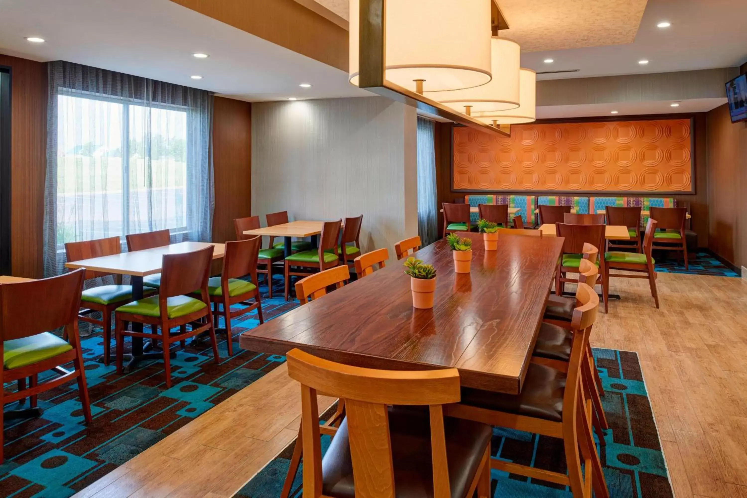 Restaurant/places to eat in Fairfield Inn by Marriott Richmond