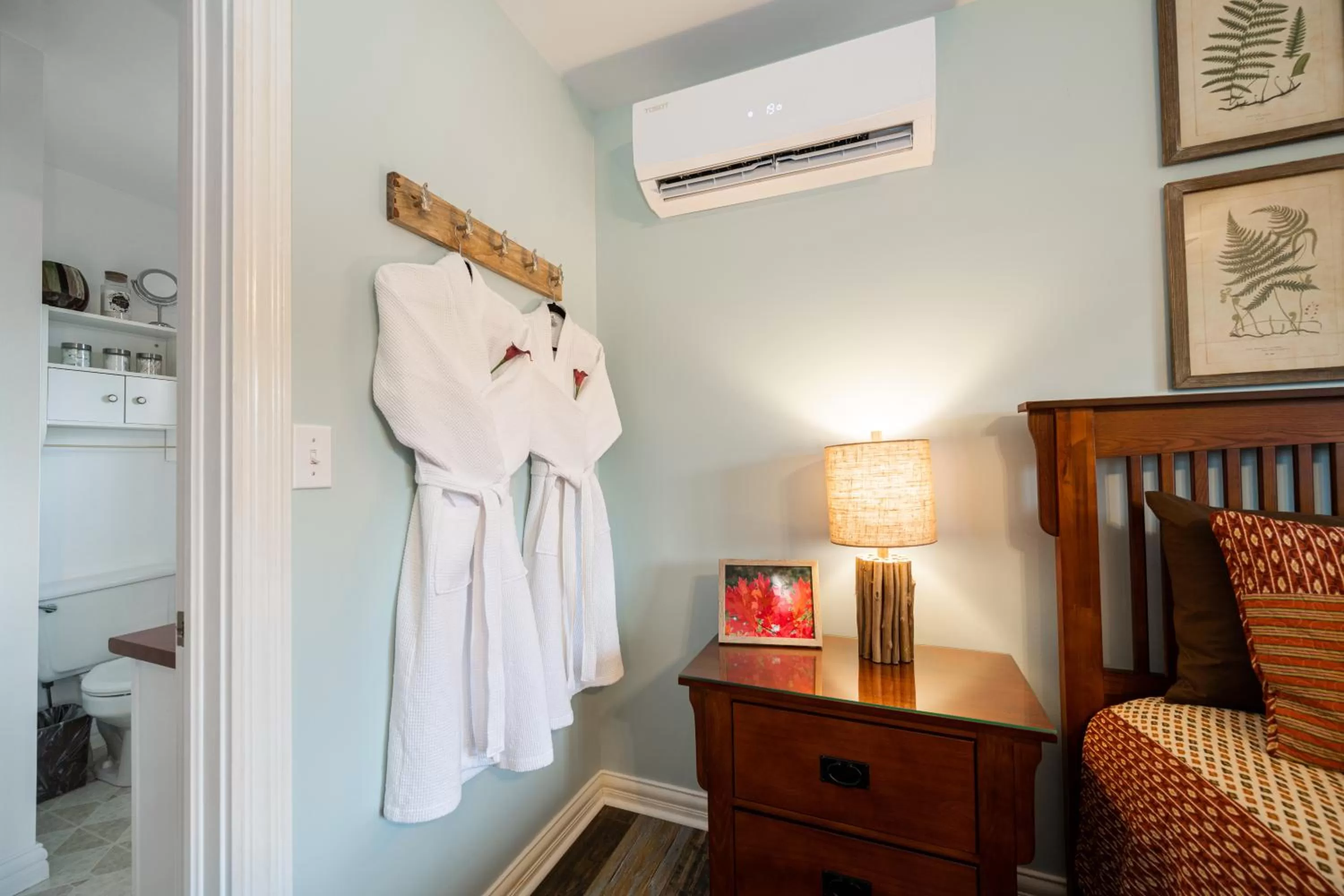 Bed in Baker Shore Bed and Breakfast